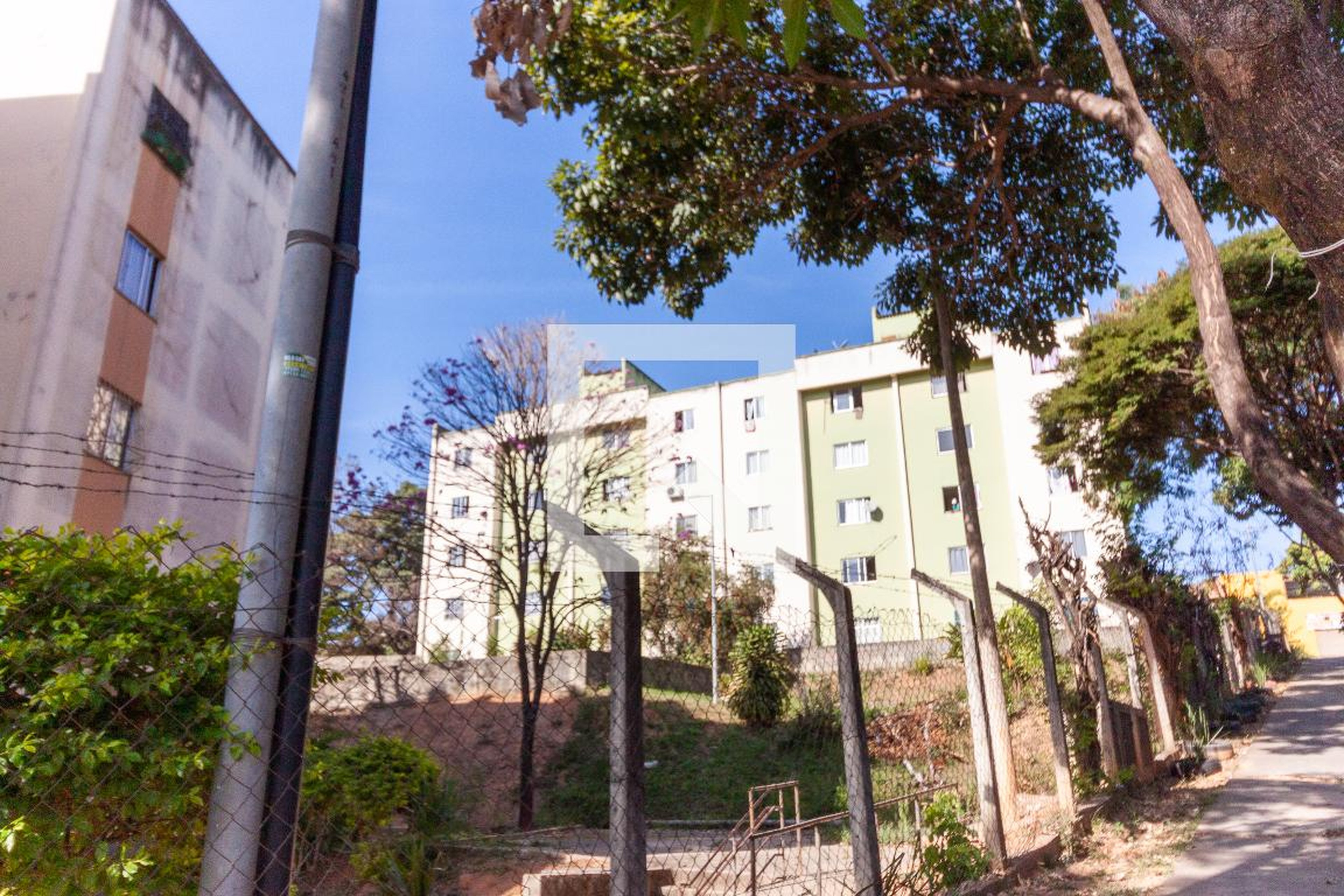 Fachada do Condomínio Condomínio em Rua Alberto Martins, 27