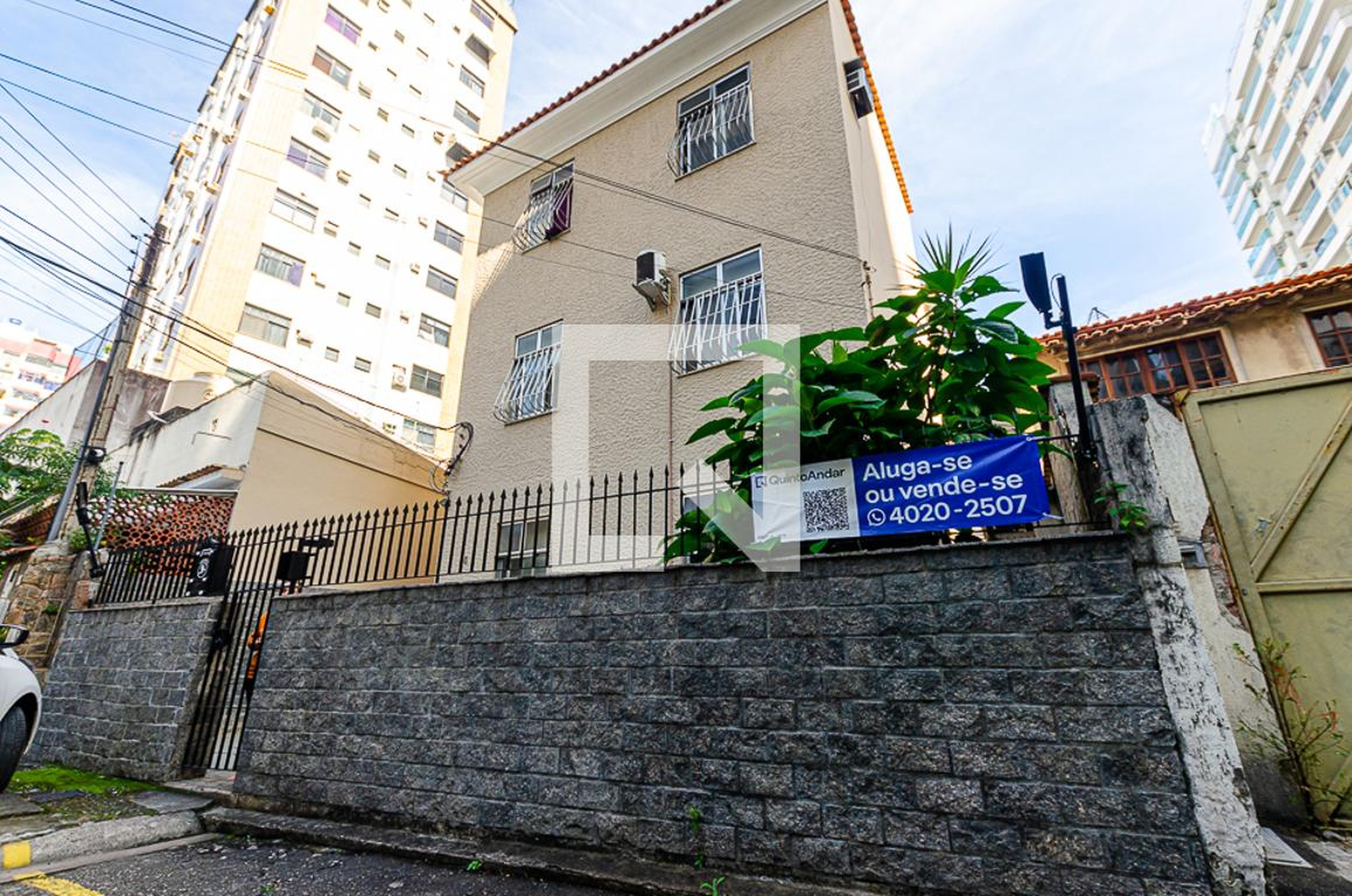 Fachada Condomínio em Rua Francisco Dutra, 30