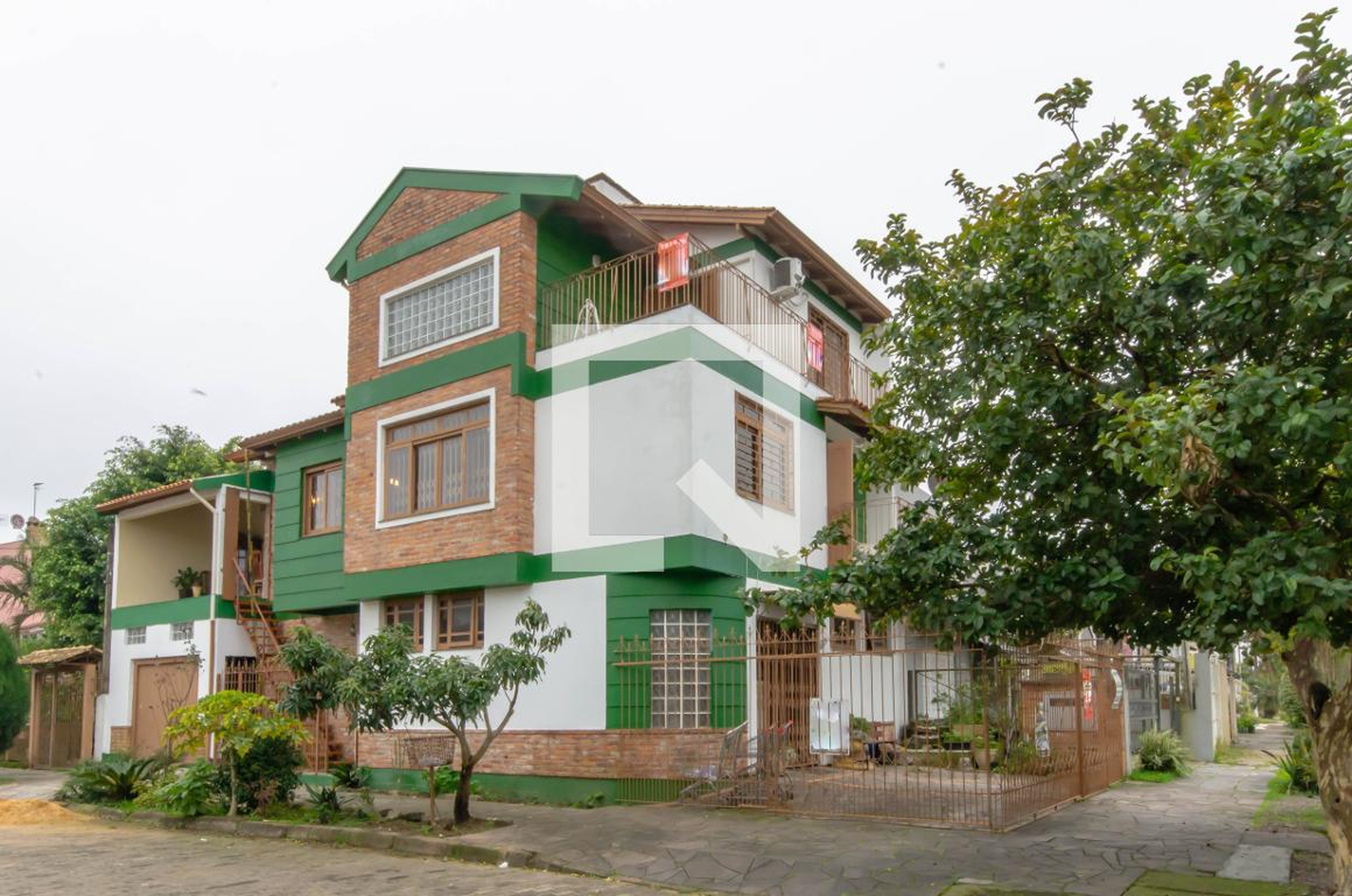 Fachada Condomínio em Rua Edgar Sanches Laurent, 31