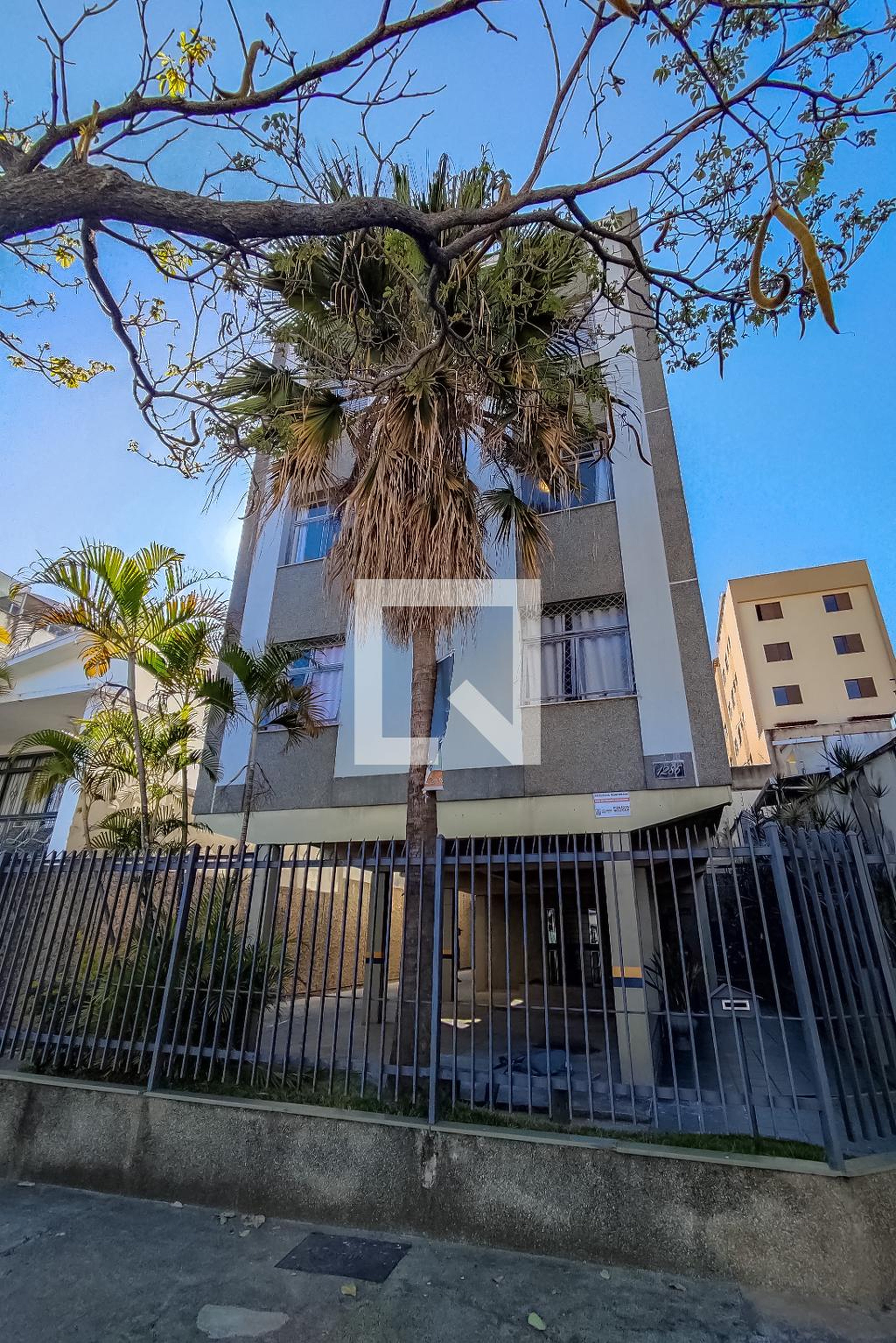 Fachada Condomínio em Rua Vicente Risola, 1286