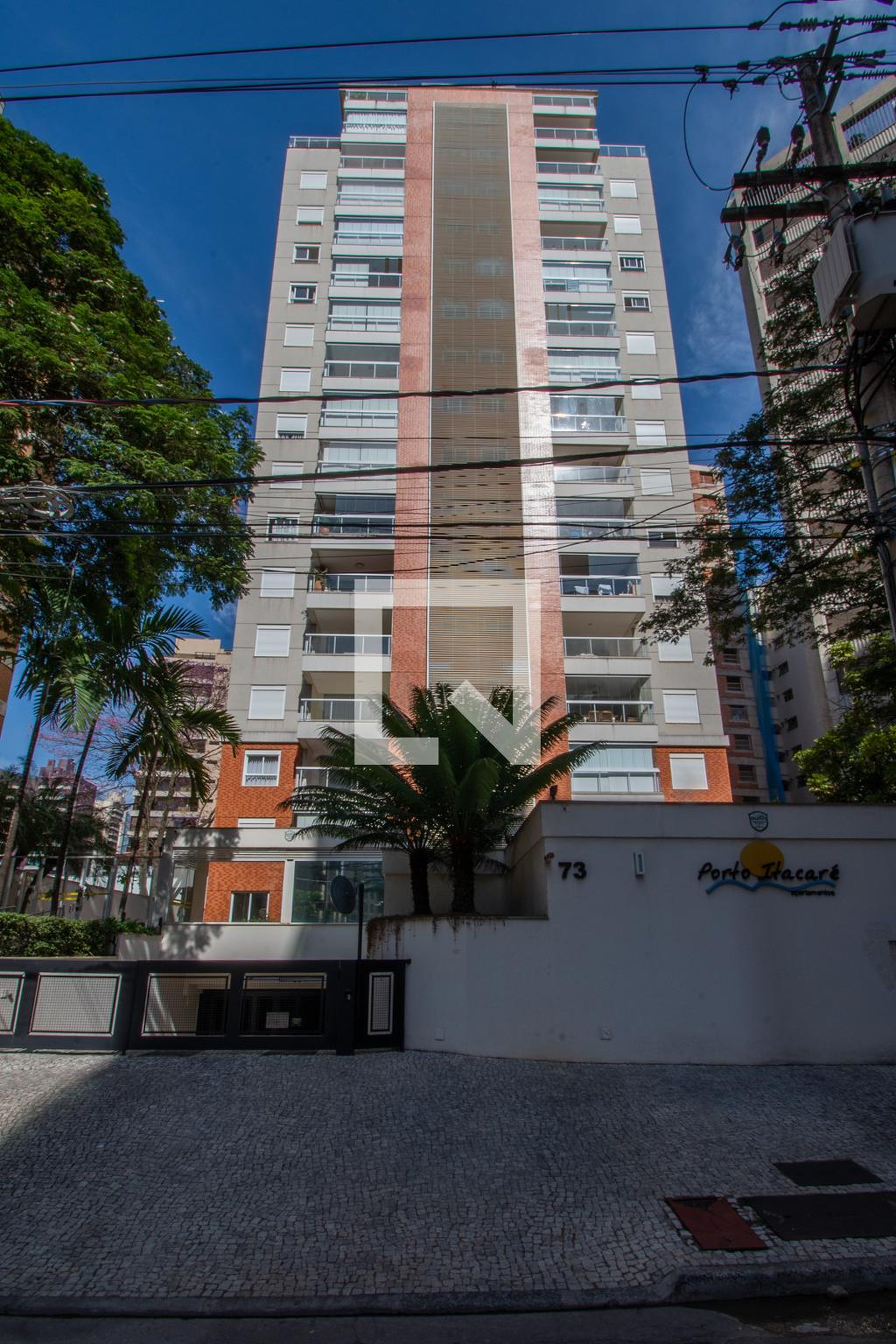 Fachada Condomínio em Rua Joaquim Gomes Pinto, 73