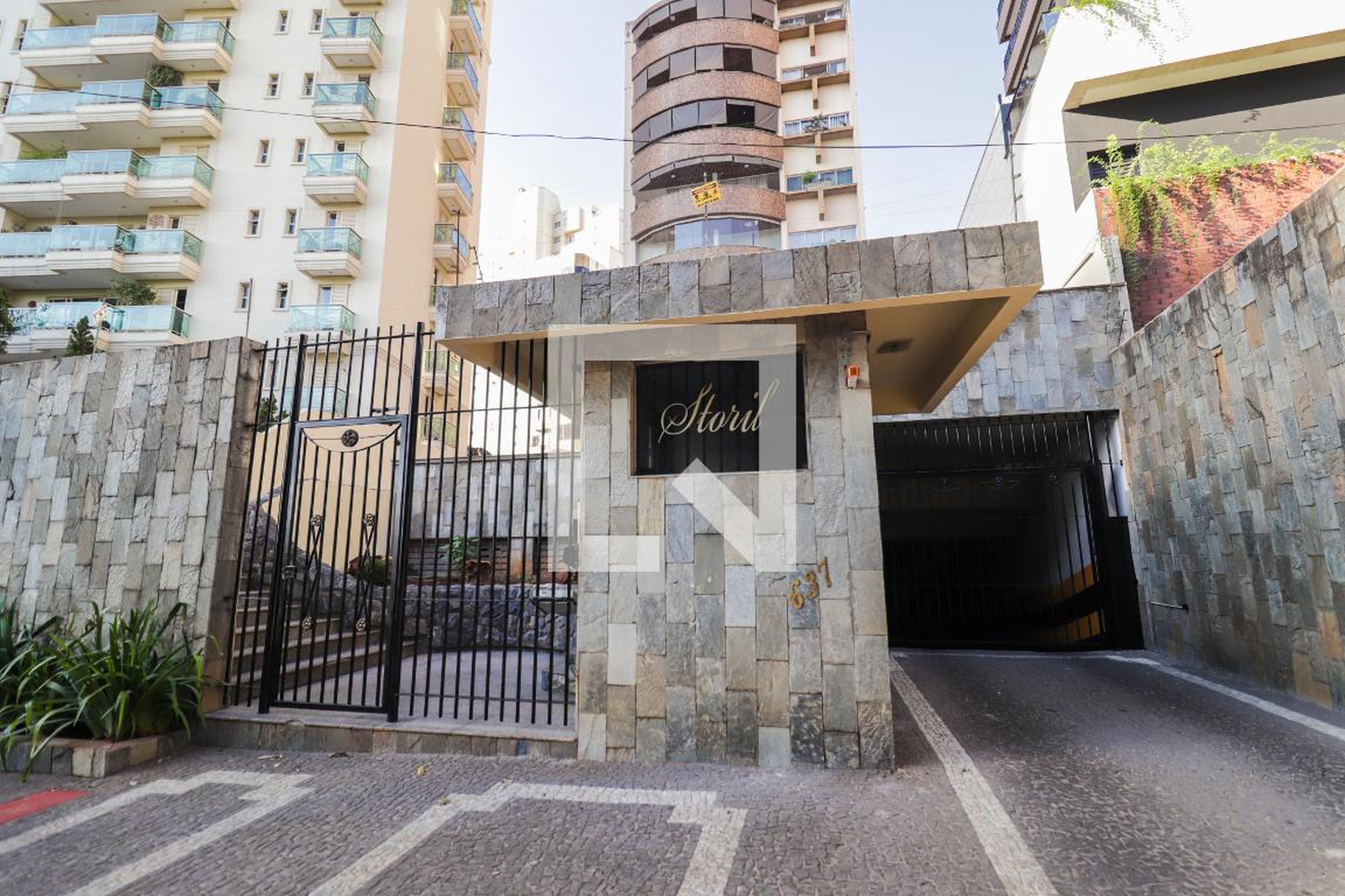 Fachada Condomínio em Alameda das Rosas, 637