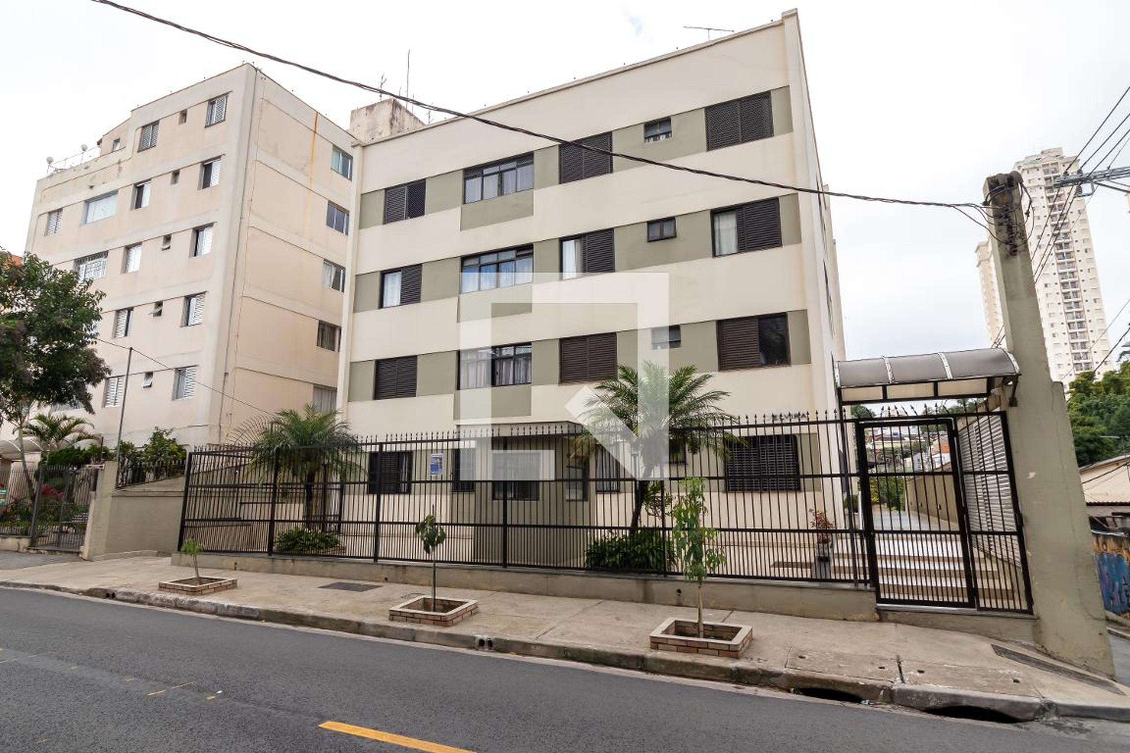 Fachada do Condomínio Condomínio Elvira