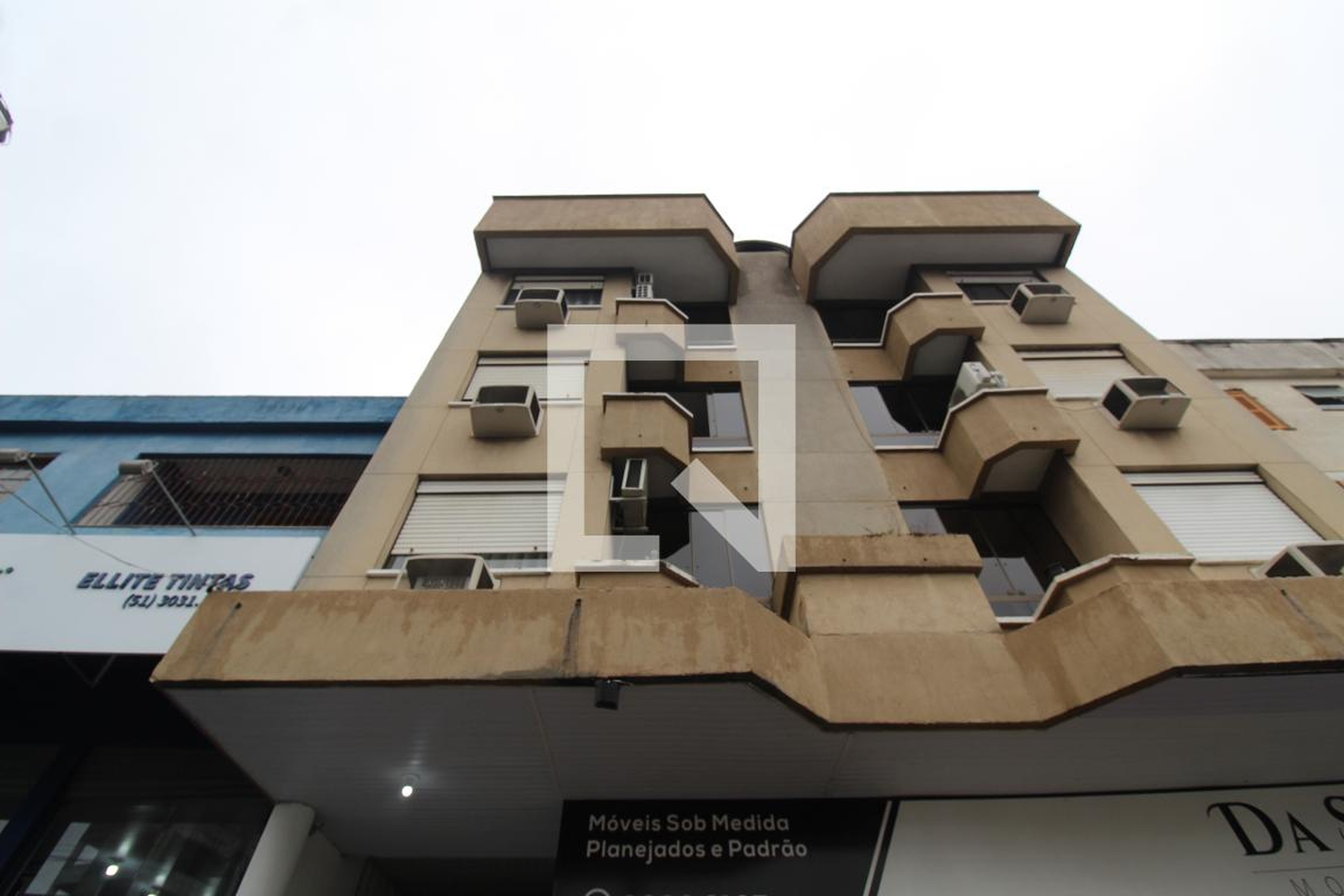 Fachada Condomínio em Avenida Santos Ferreira, 713