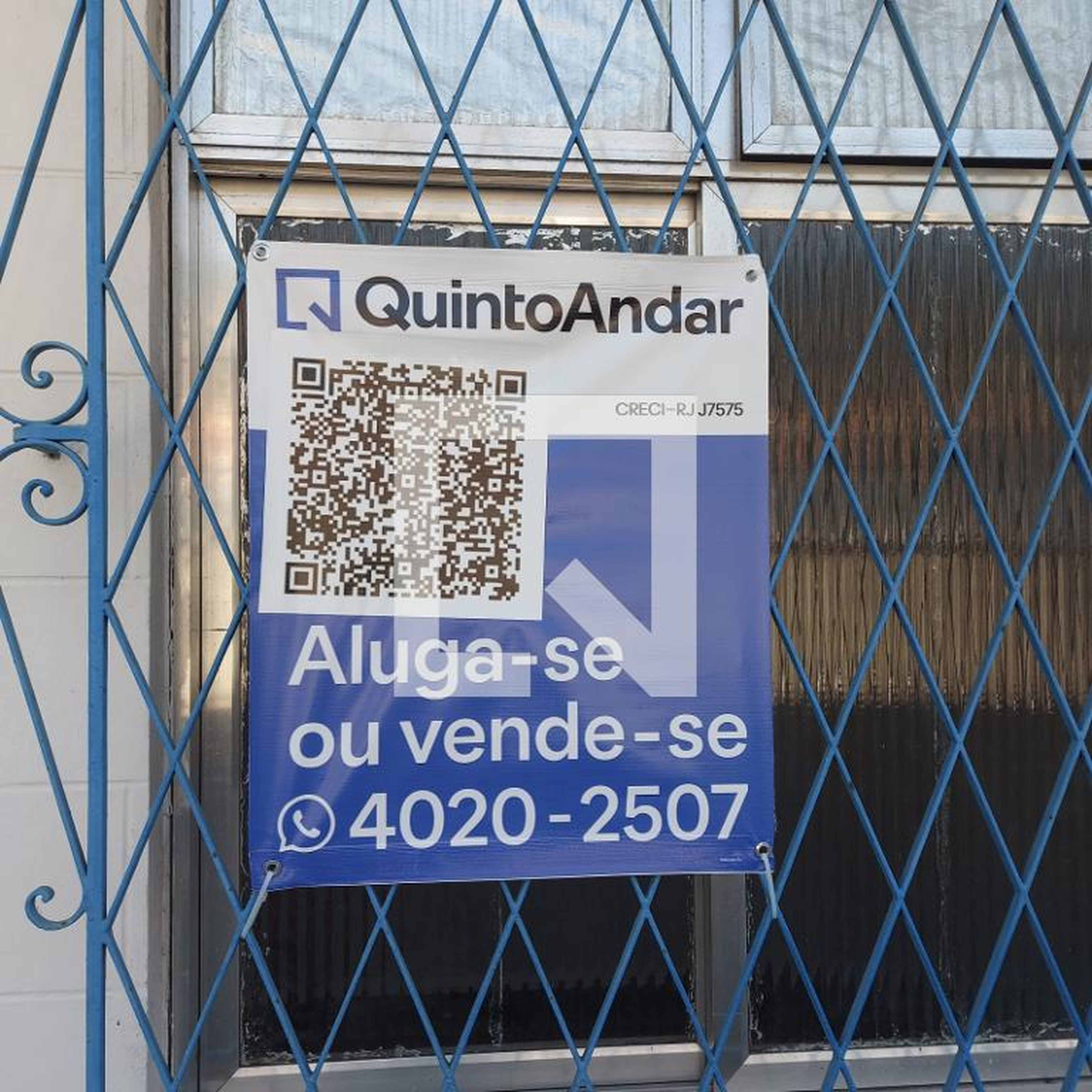 Fachada Condomínio em Rua Heráclito Graça, 290
