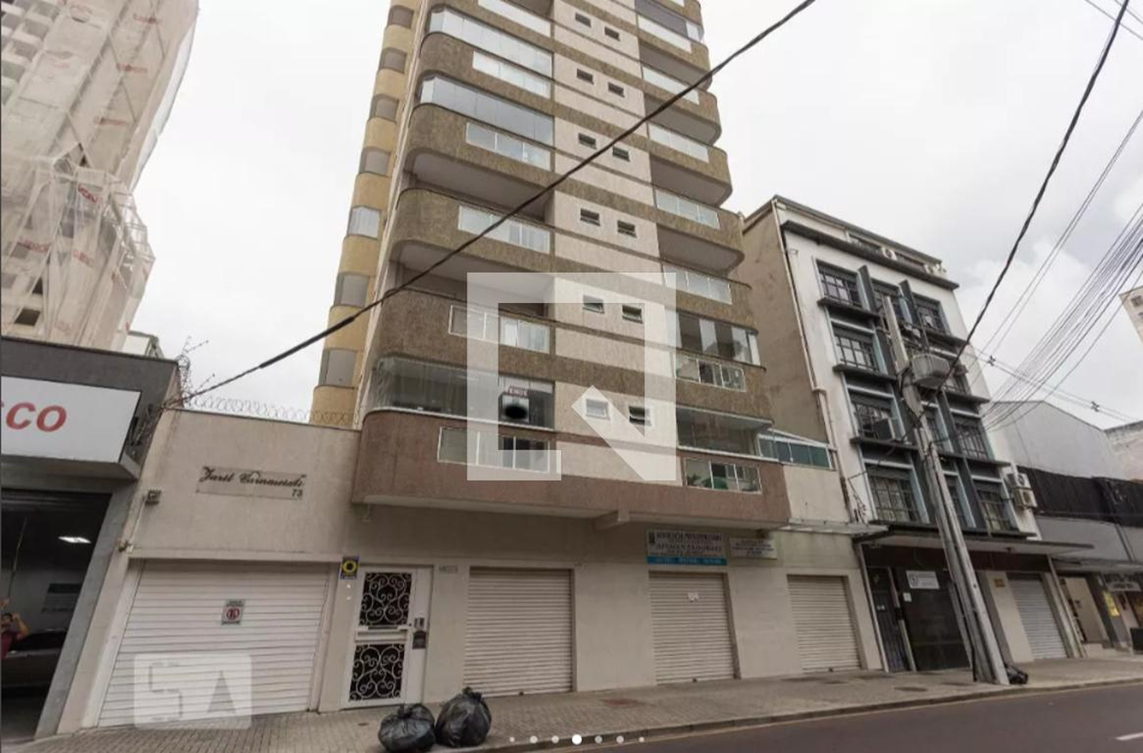 Fachada do Condomínio Edifício Juril Carnasciali