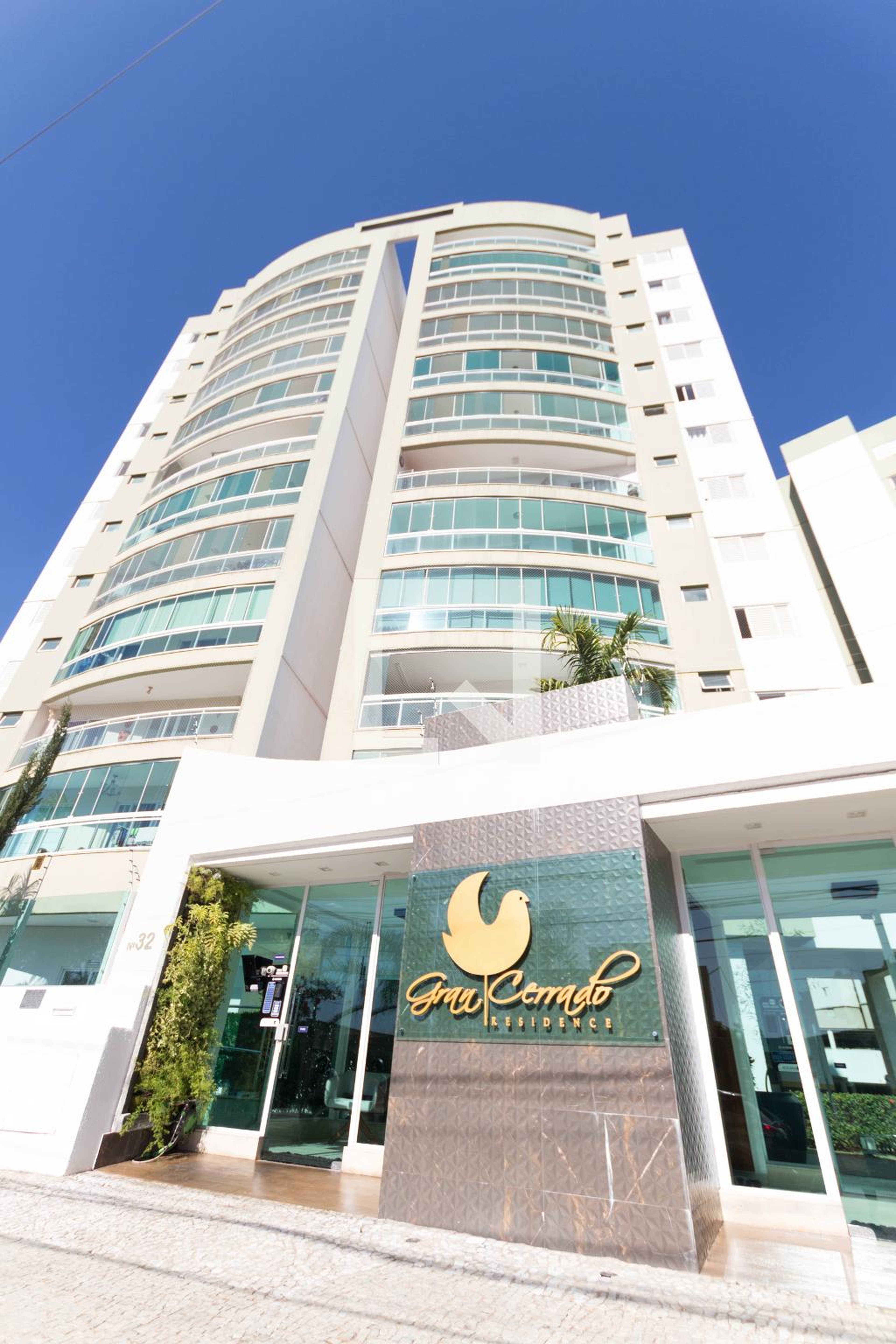 Fachada Condomínio em Alameda Vitória Régia, 32