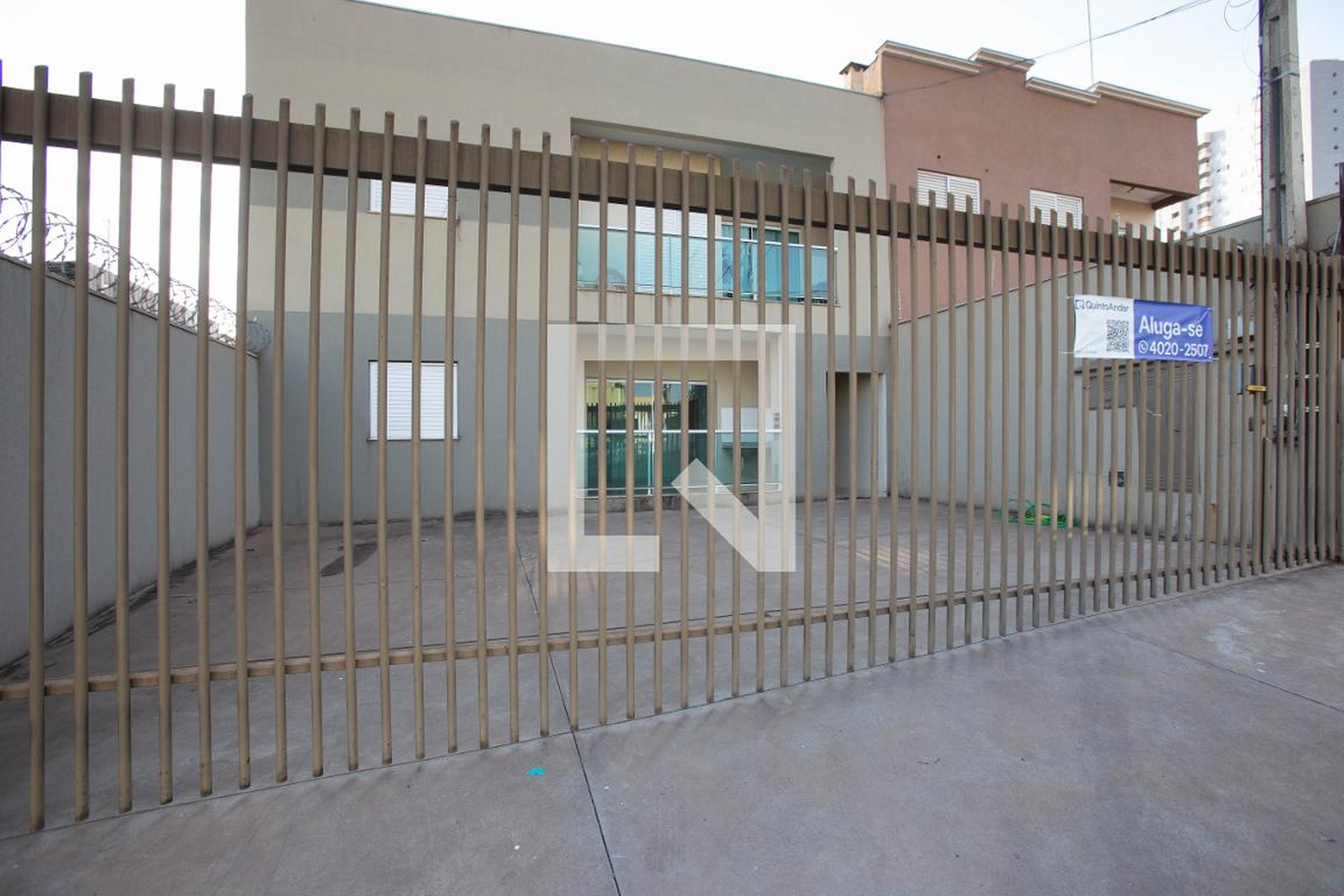 Fachada Condomínio em Rua Hélio Pinto Cardoso, 161