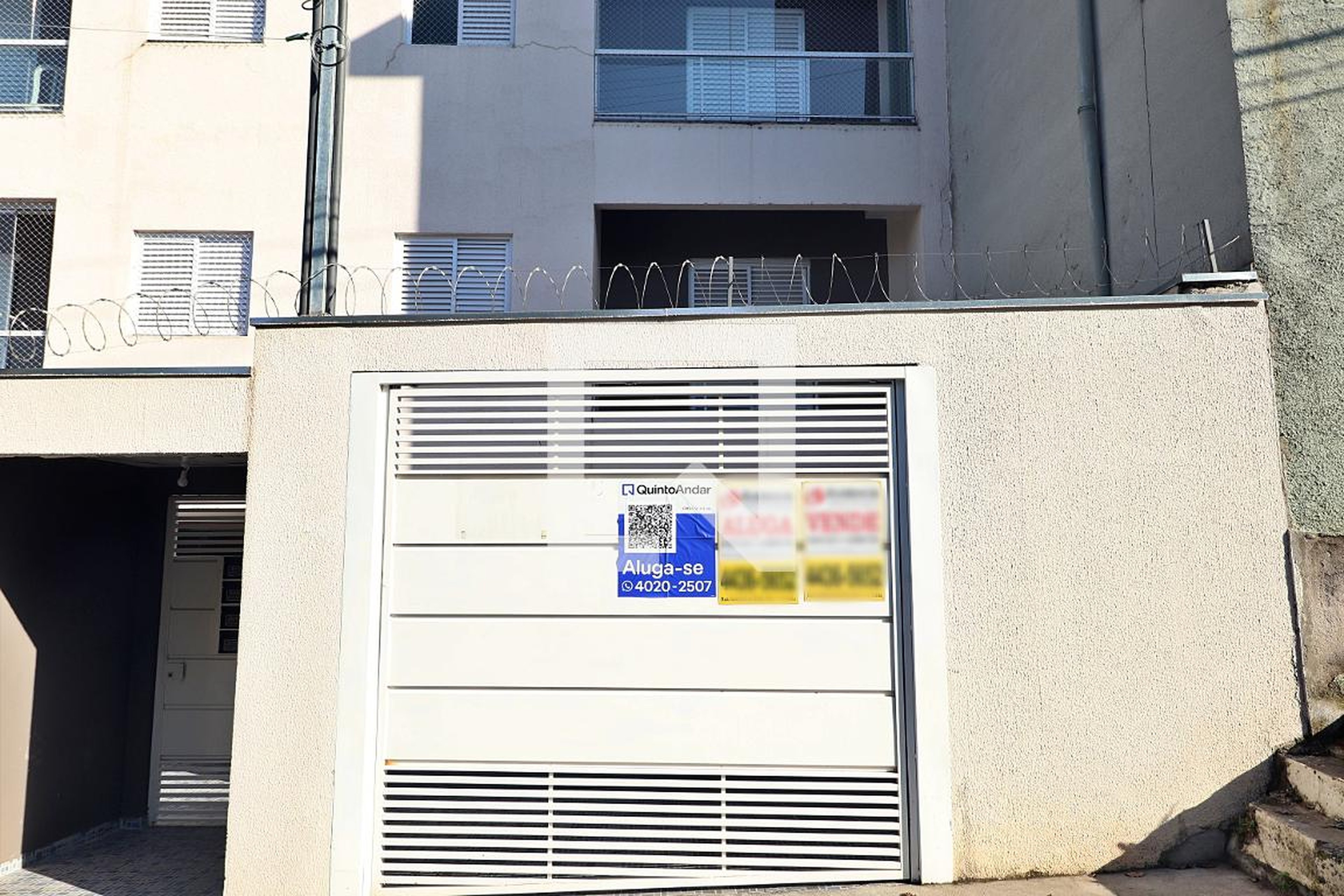 Fachada Condomínio em Rua Senador Queirós, 886