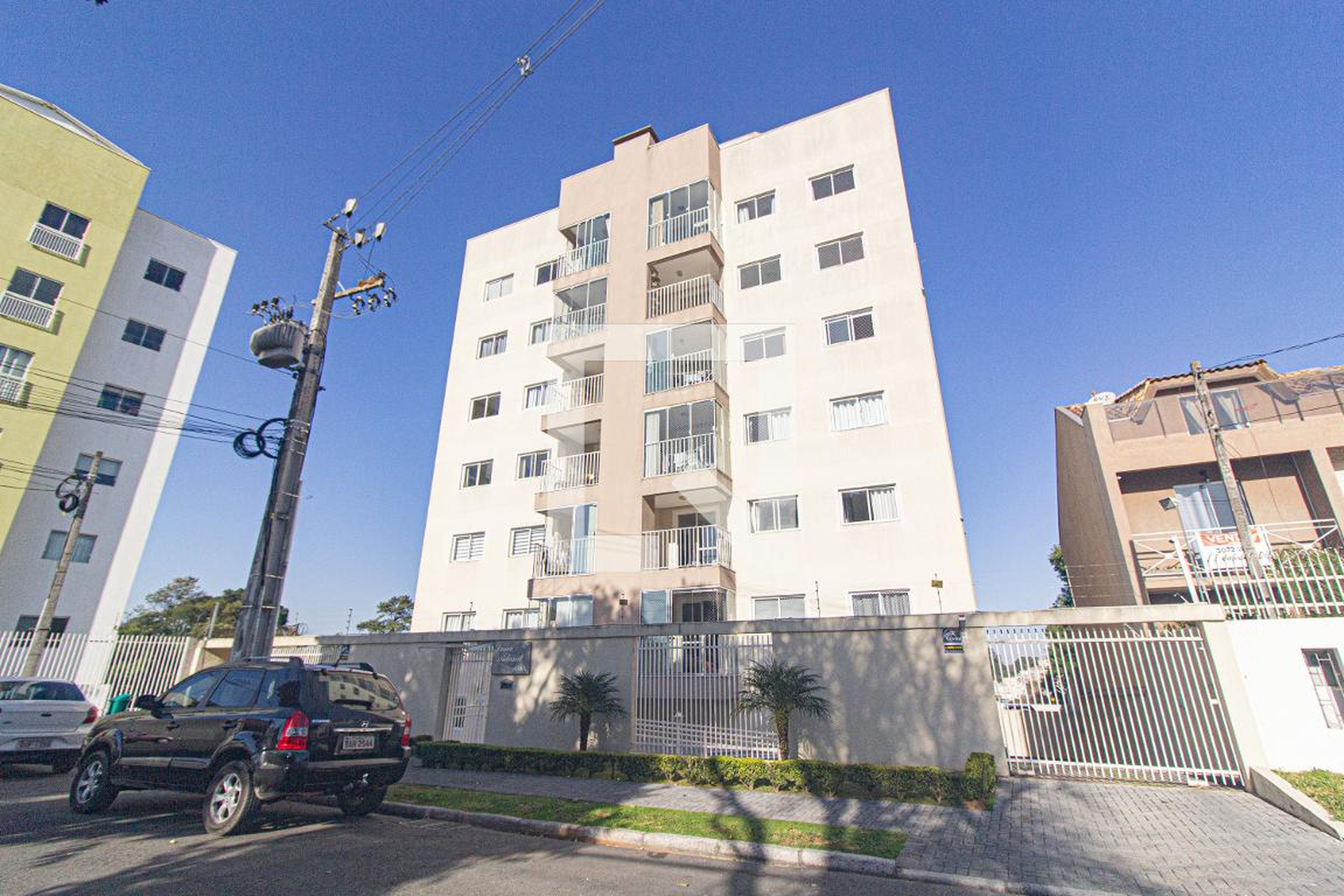 Fachada do Condomínio Edifício Dona Adanil