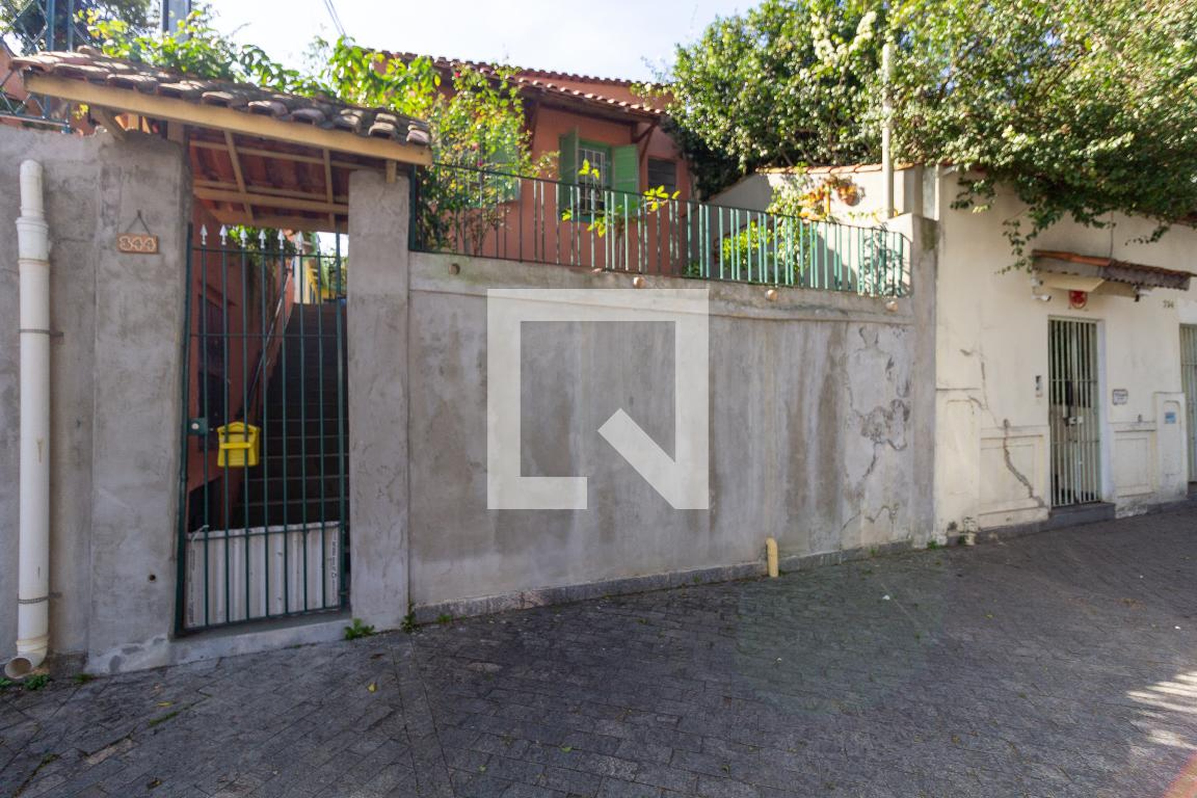 Fachada Condomínio em Rua Oscar Pinheiro Coelho, 344