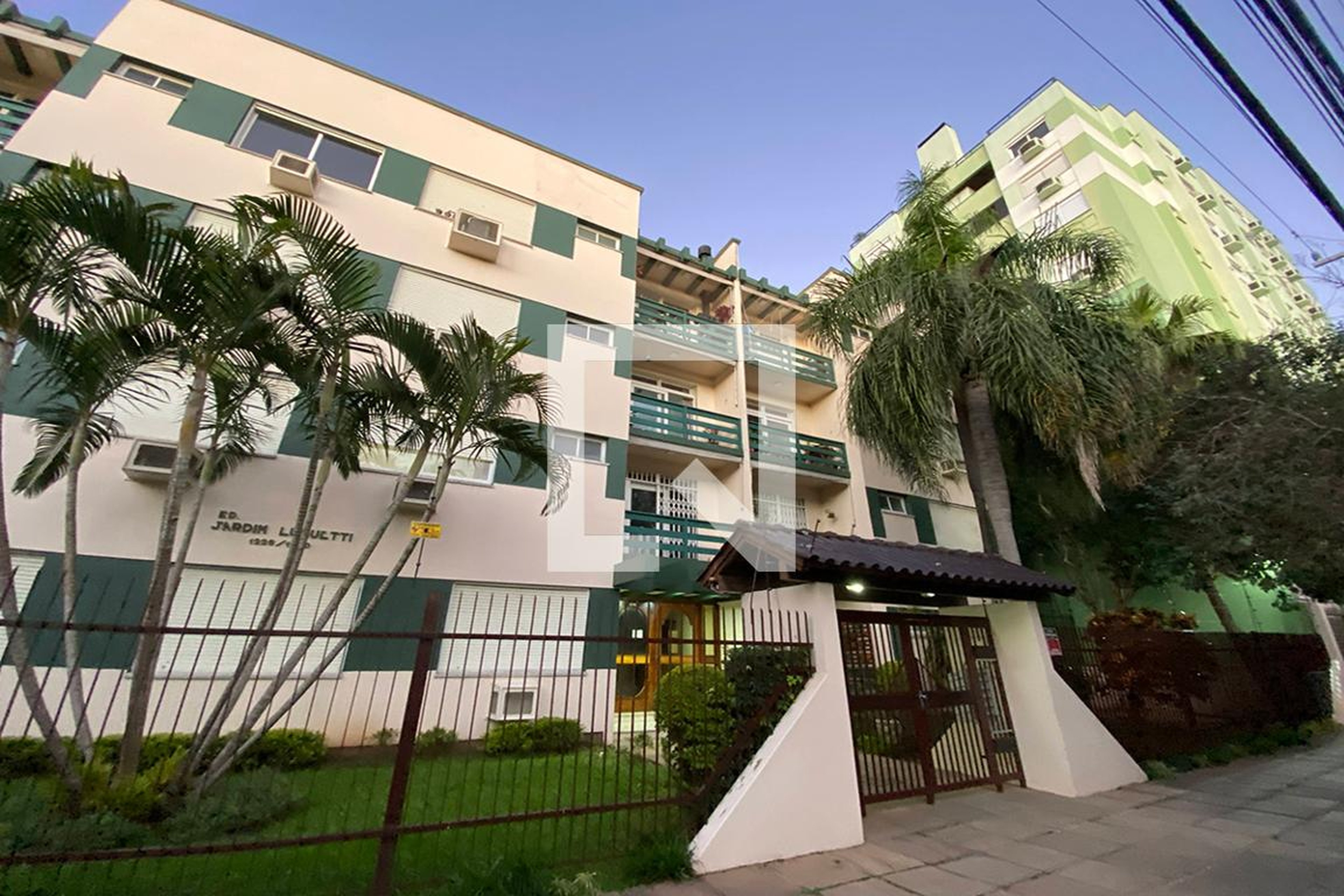 Fachada do Condomínio Condomínio em Rua São Pedro, 1240