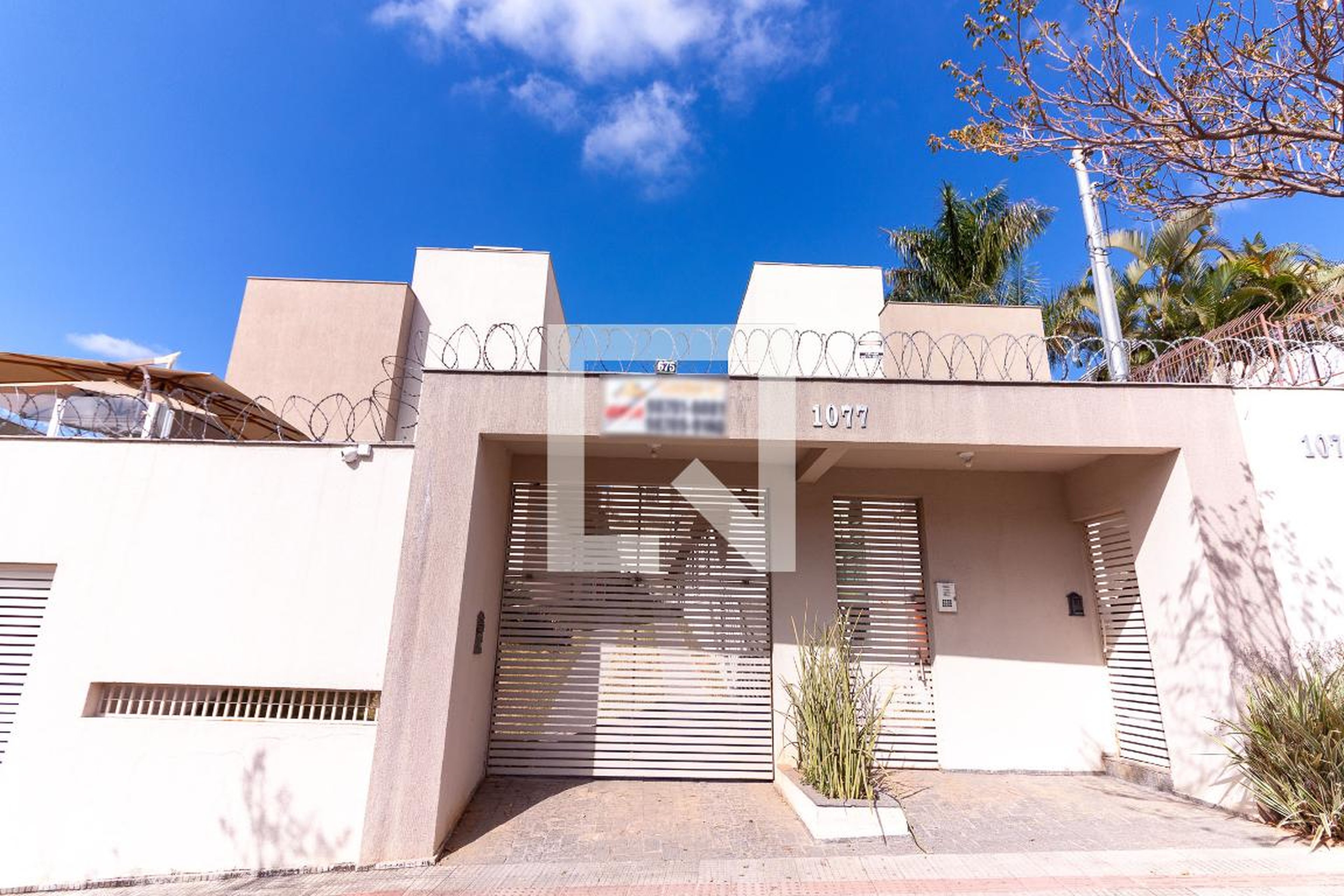 Fachada do Condomínio Condomínio em Rua das Canárias, 1077