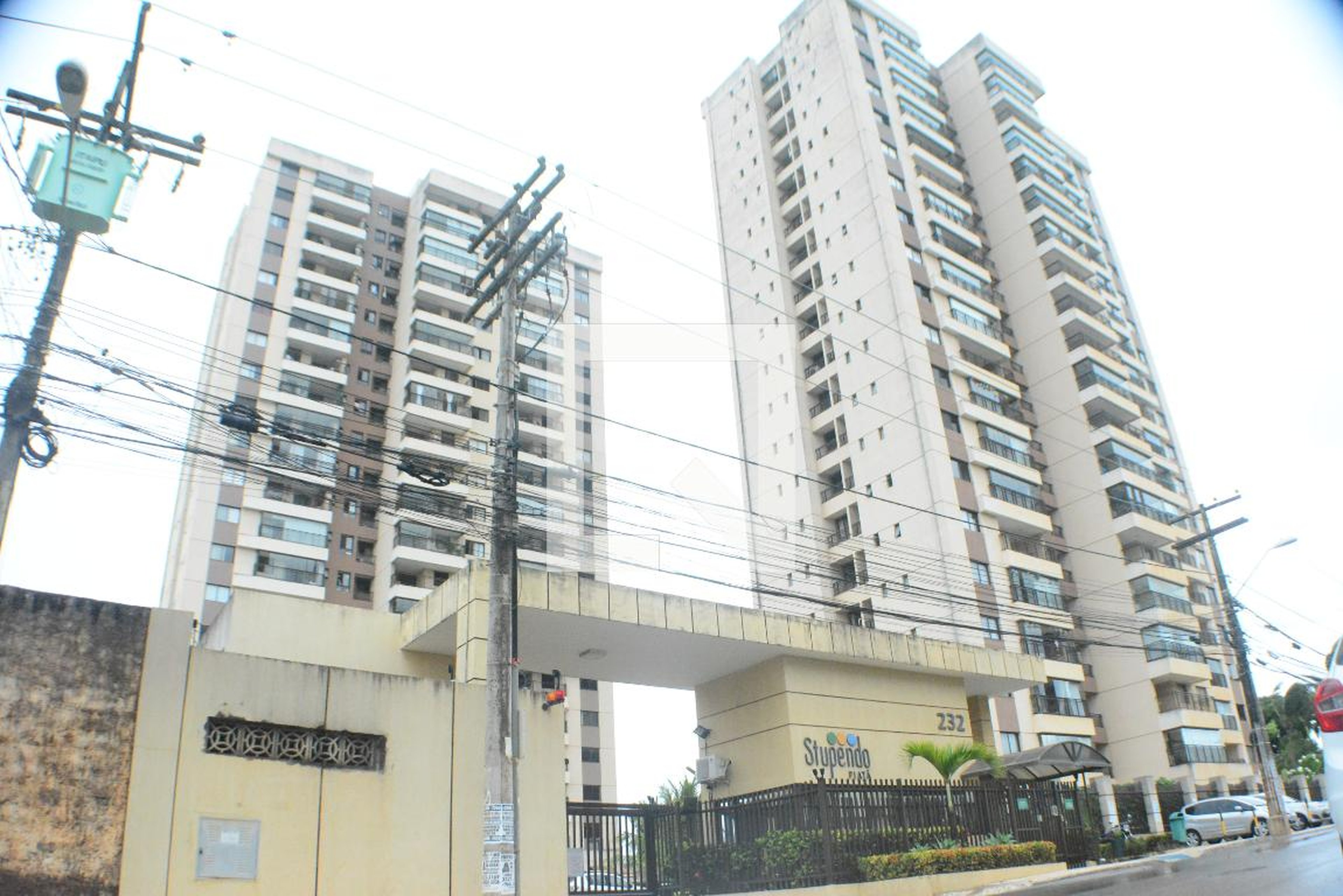 Fachada do Condomínio Condomínio Stupendo Piatã