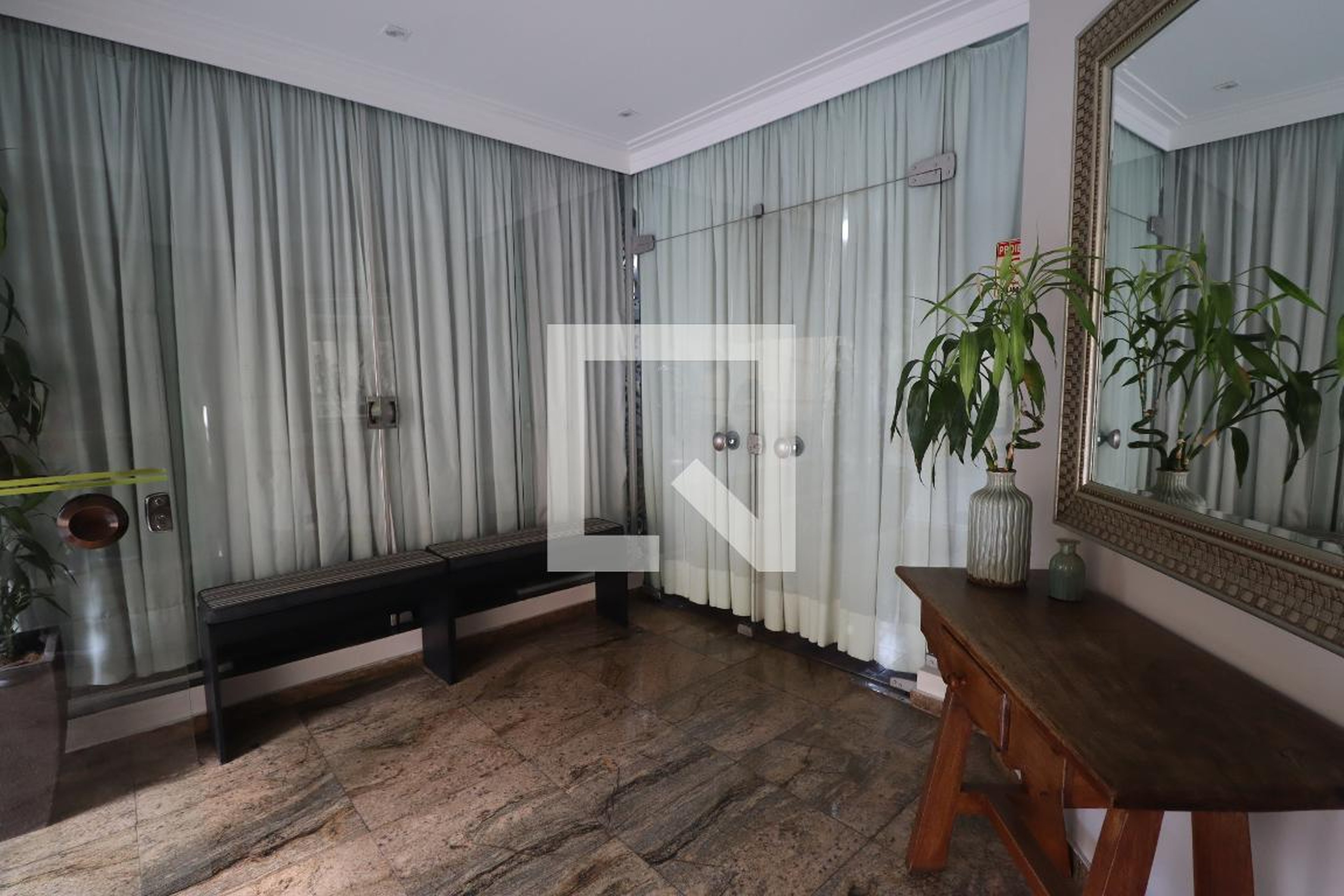 Hall - Edifico pedra branca