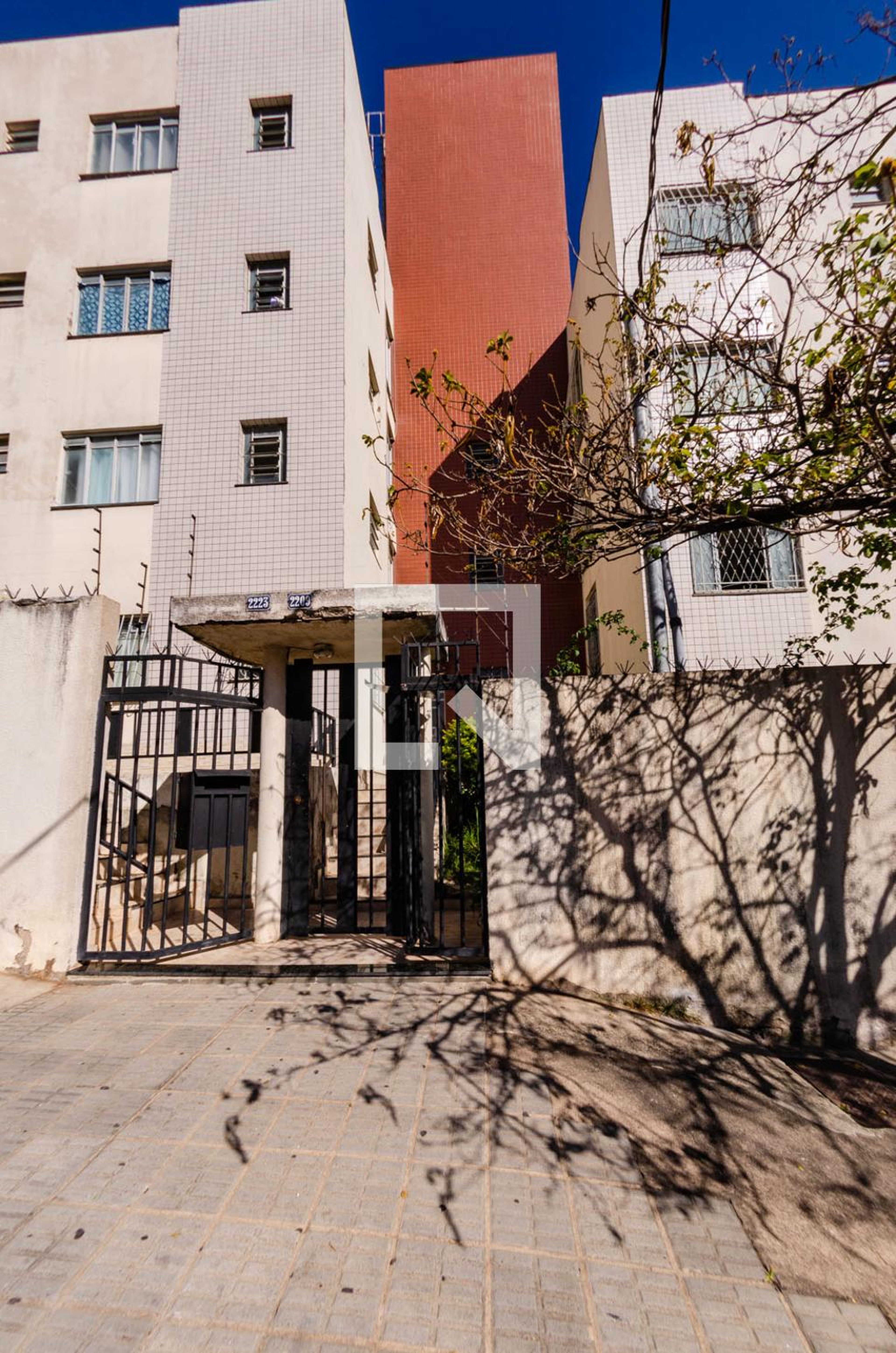 Fachada Condomínio em Rua Henrique Gorceix, 2209