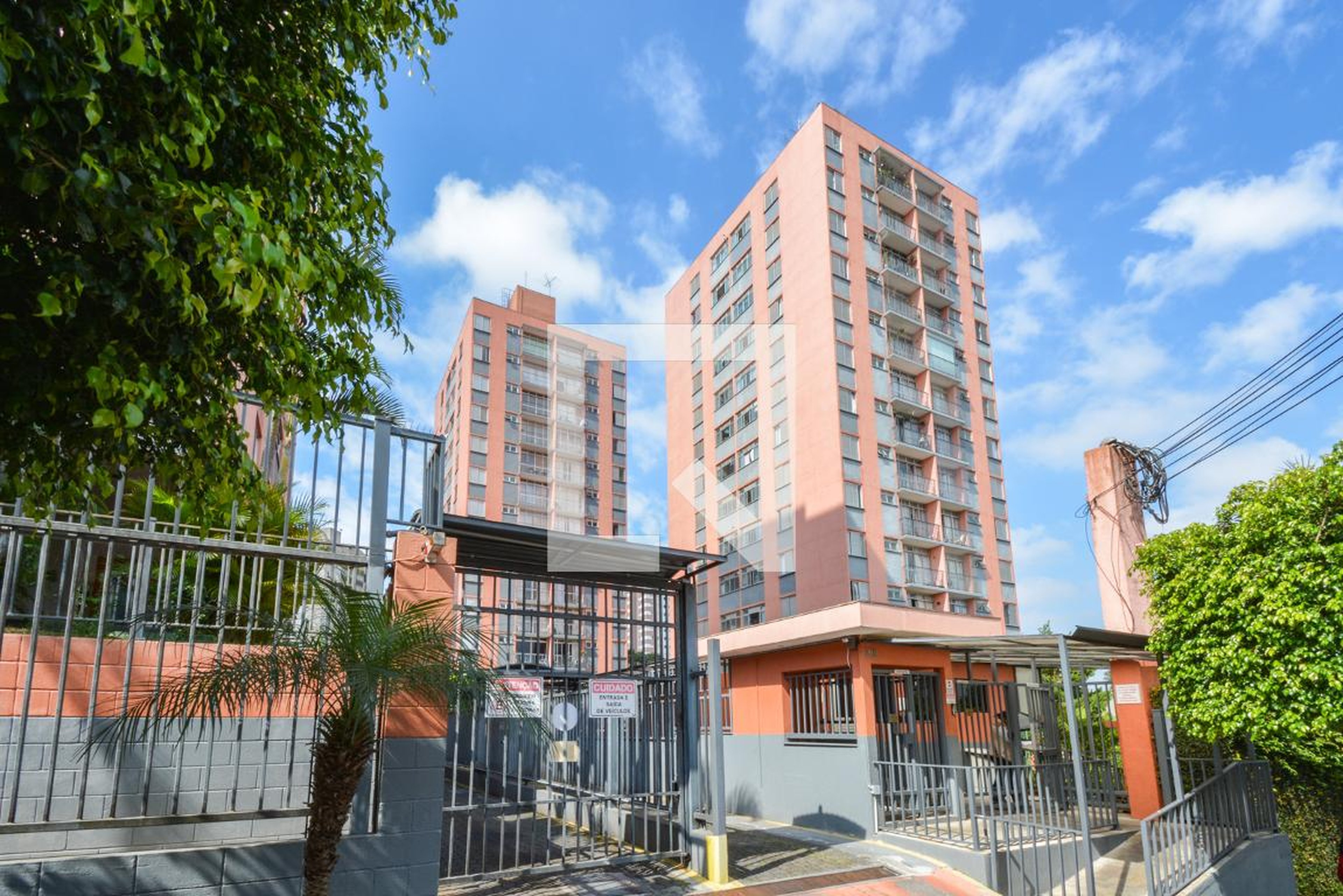 Fachada do Condomínio Condomínio em Rua Armando Pinelli, 288