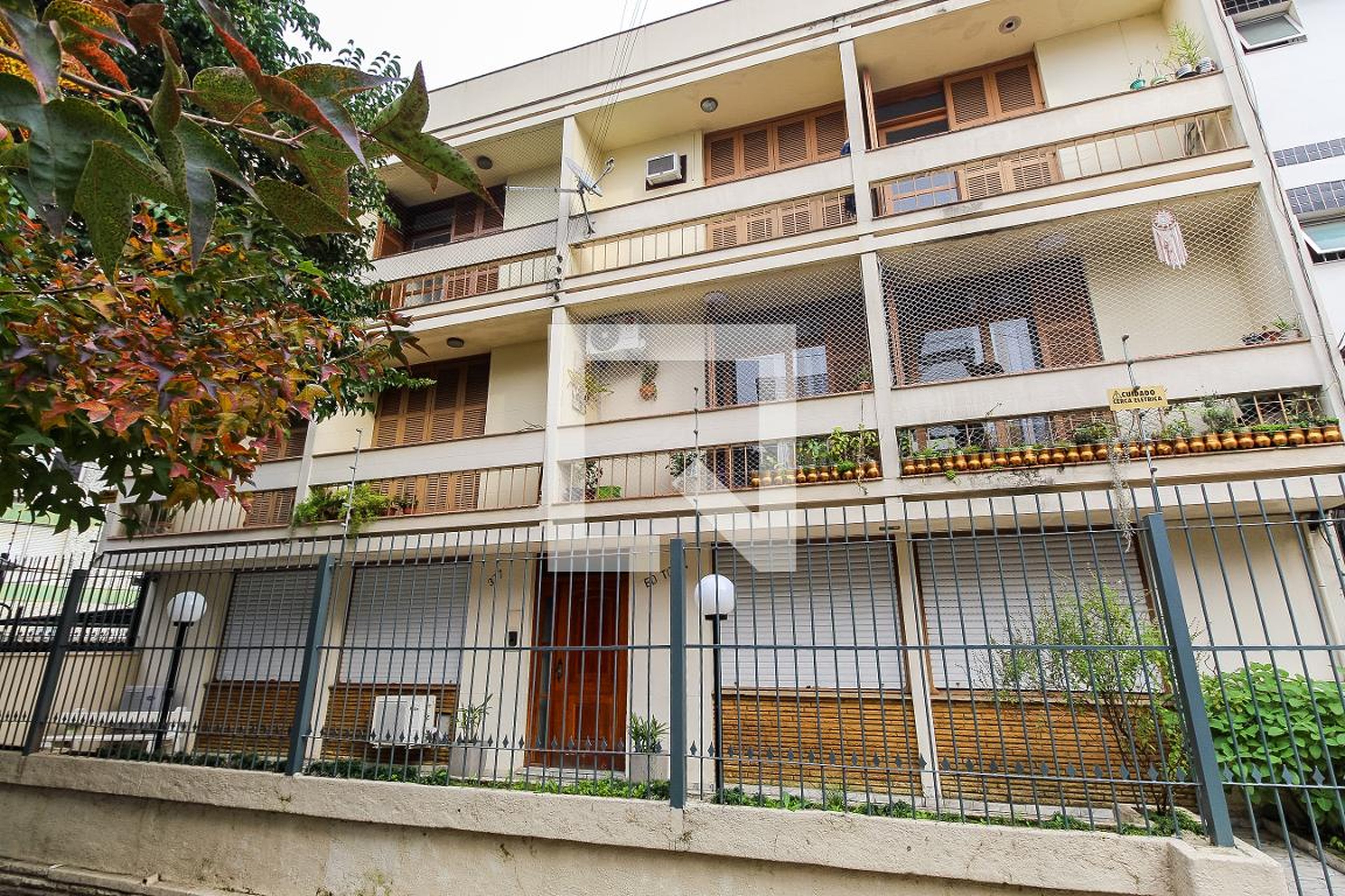 Fachada Condomínio em Rua Coronel Paulino Teixeira, 377