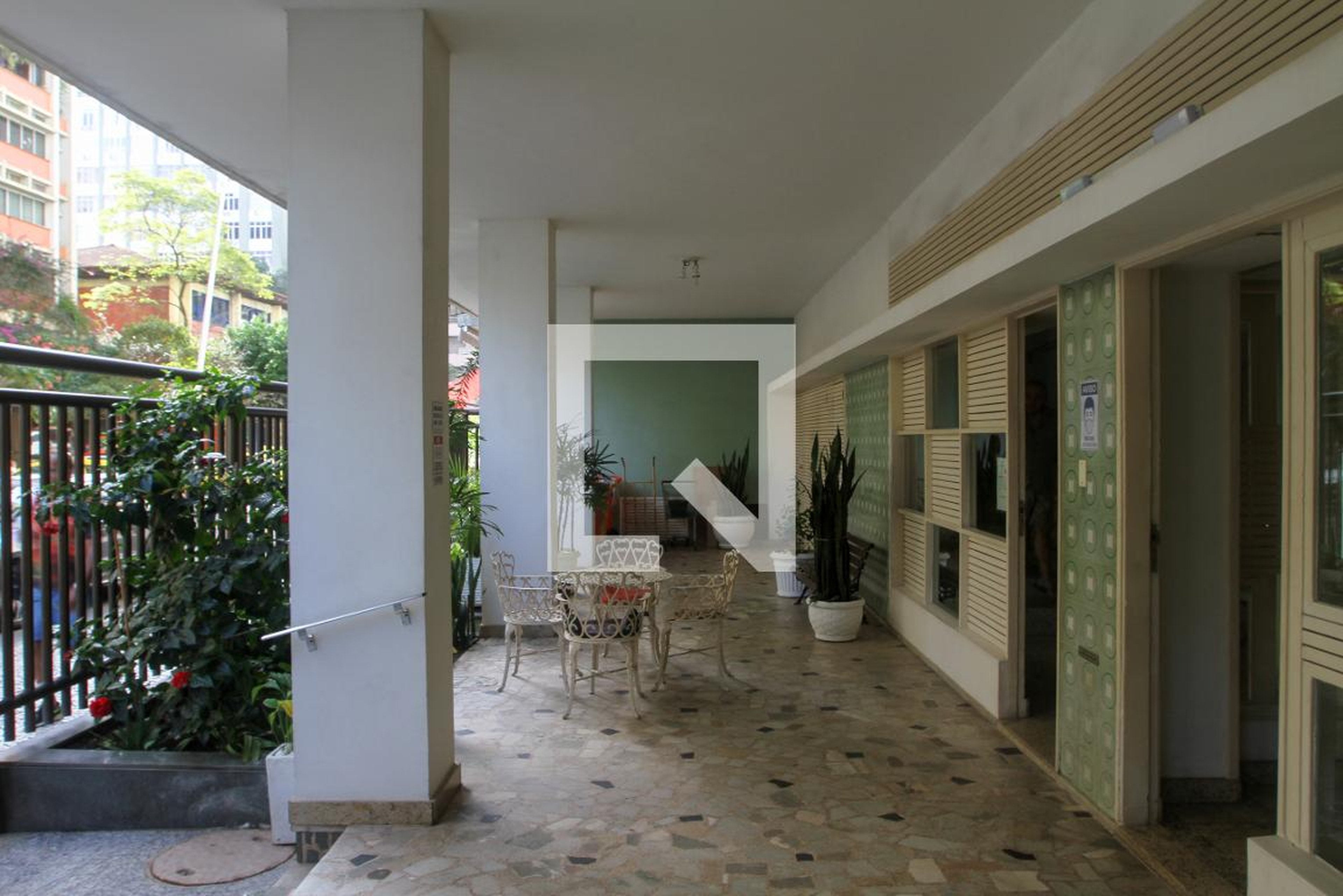 Entrada do Prédio - de Junho