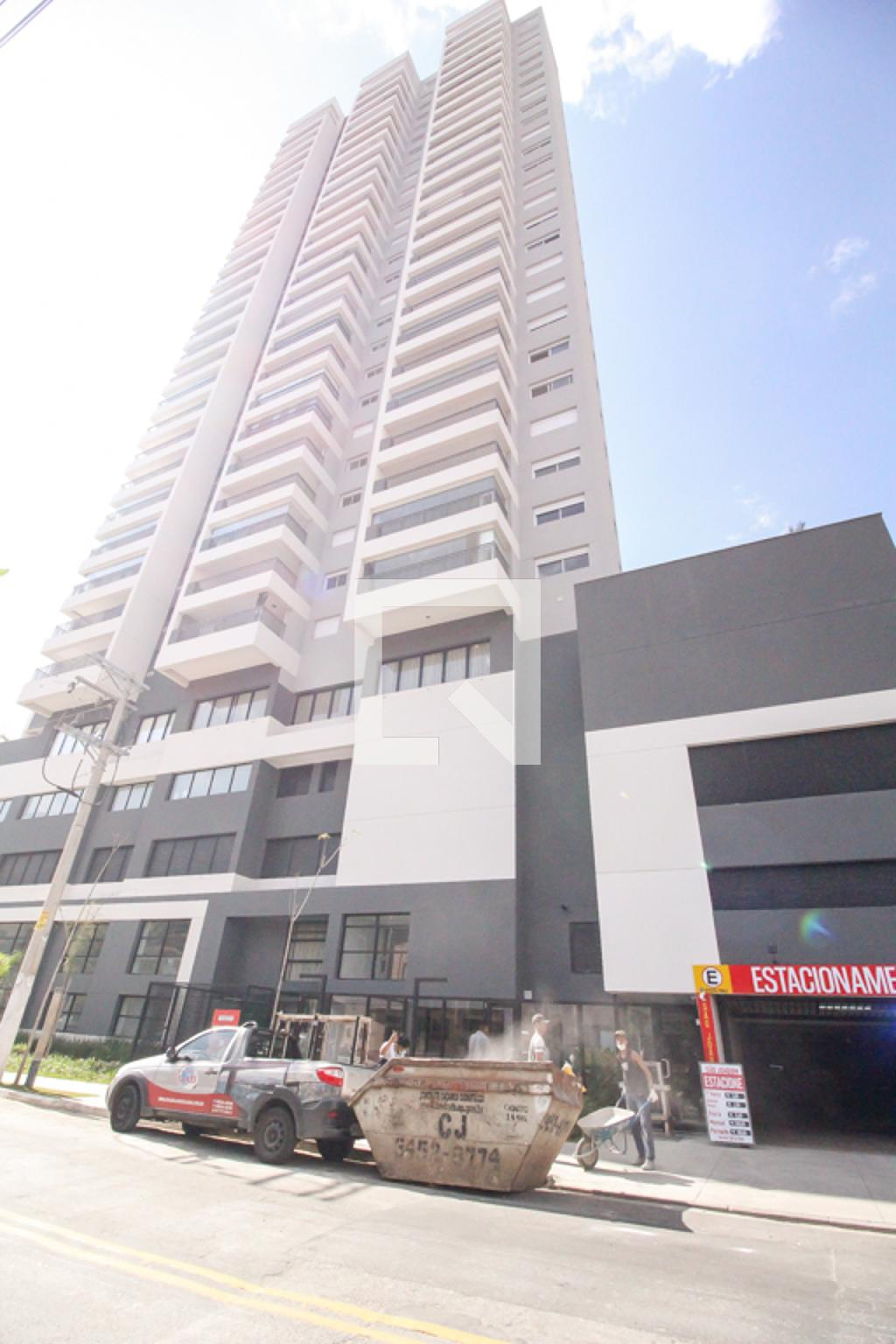 Fachada Condomínio em Rua Simão Velho, 485