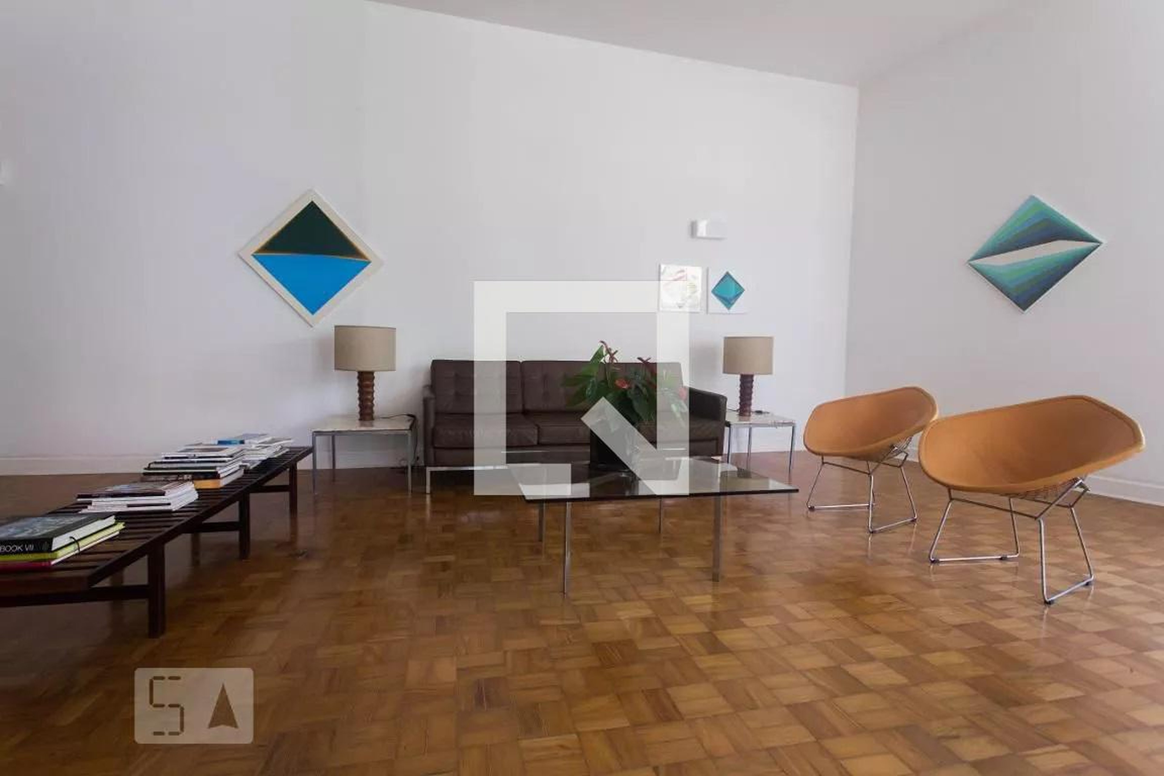 Hall - Azul e Branco