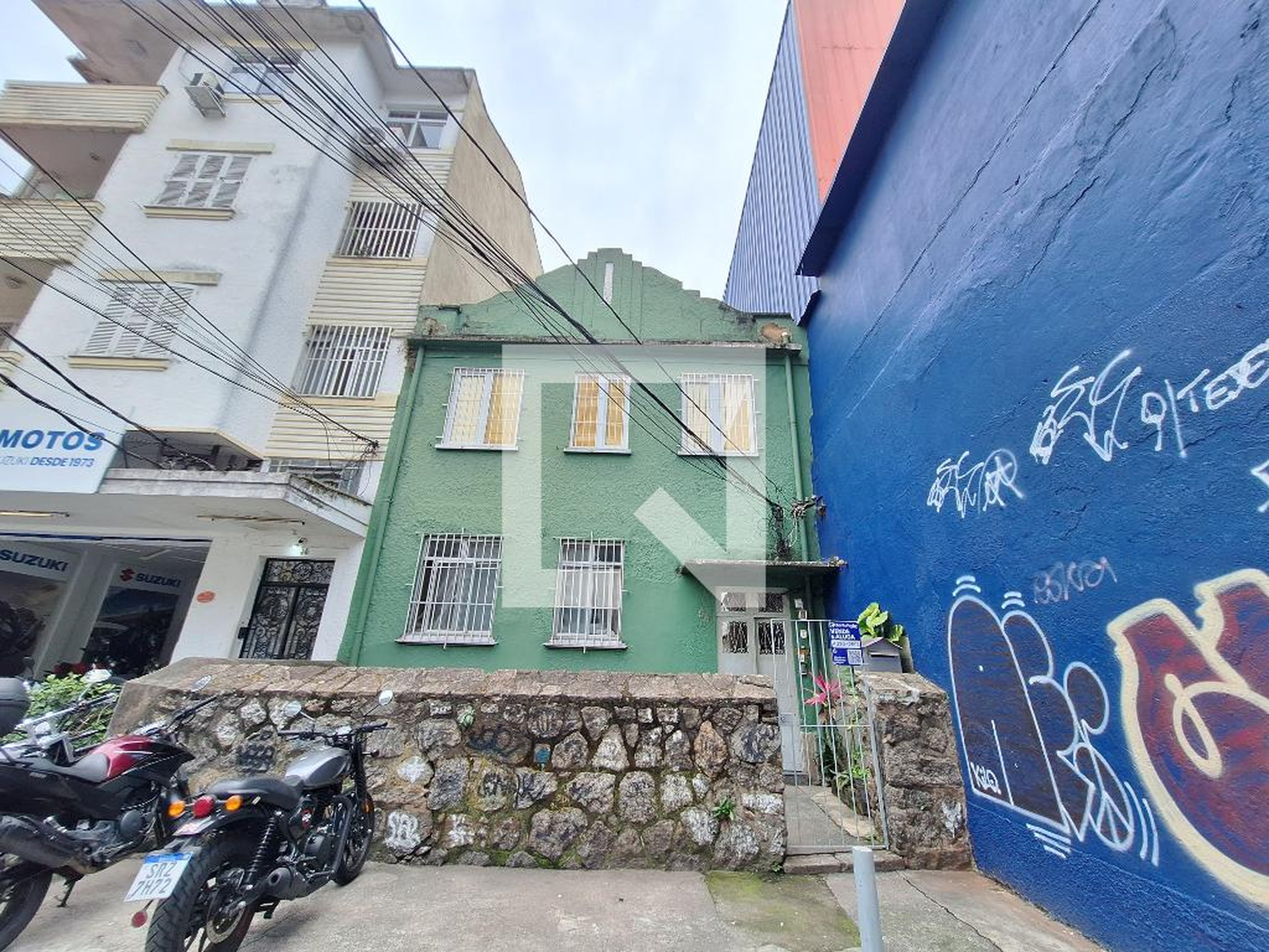 Fachada Condomínio em Rua Arnaldo Quintela, 54