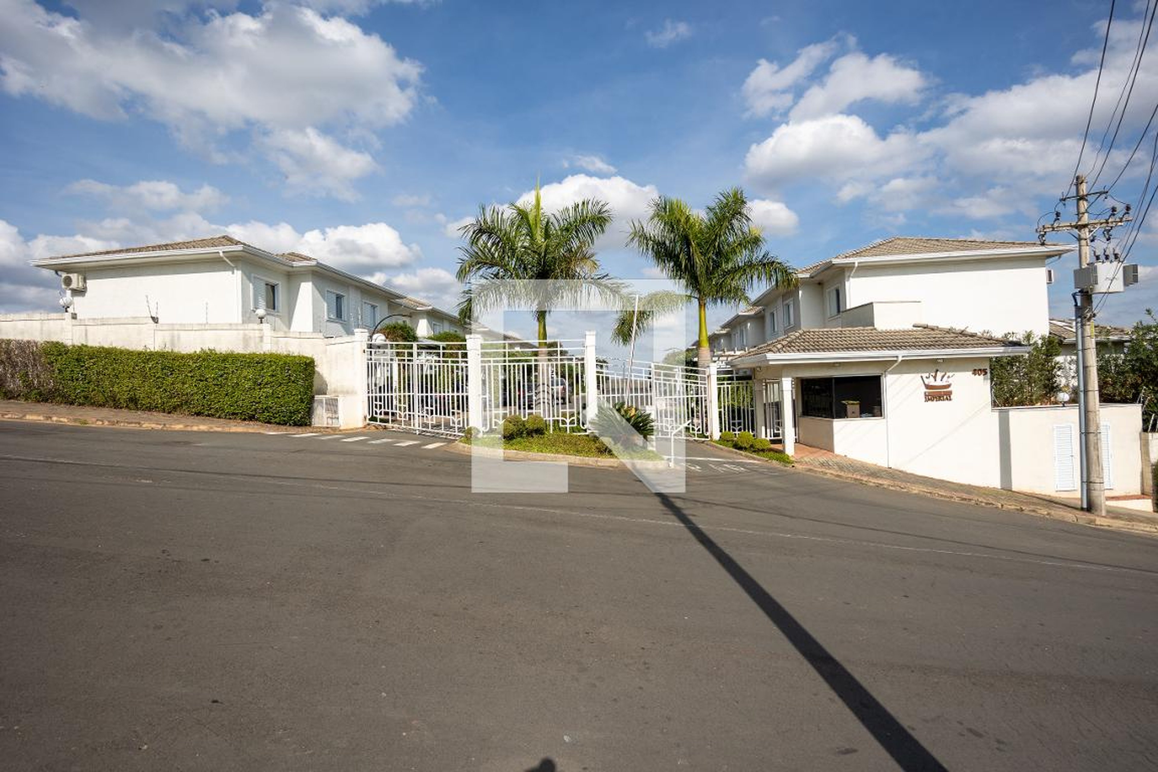 Fachada do Condomínio Condomínio em Rua Itatiba, 405