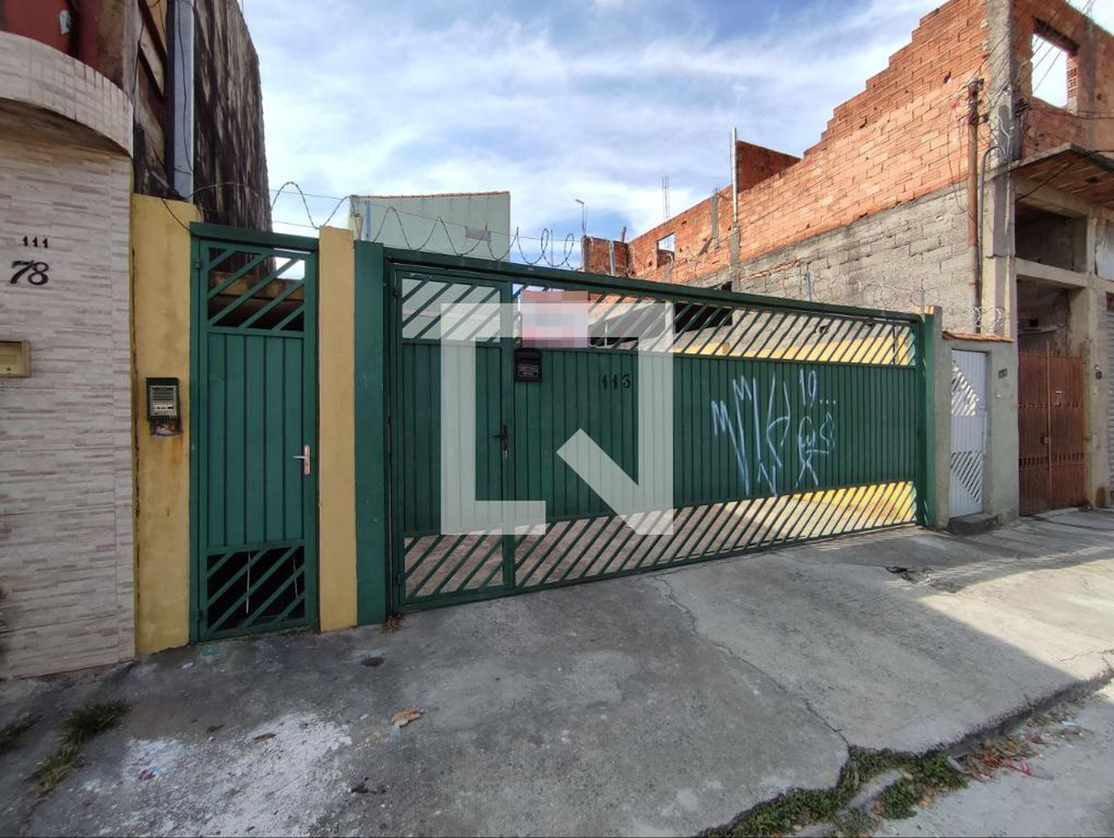 Fachada Condomínio em Rua Rafael Augusto Pinheiro, 113