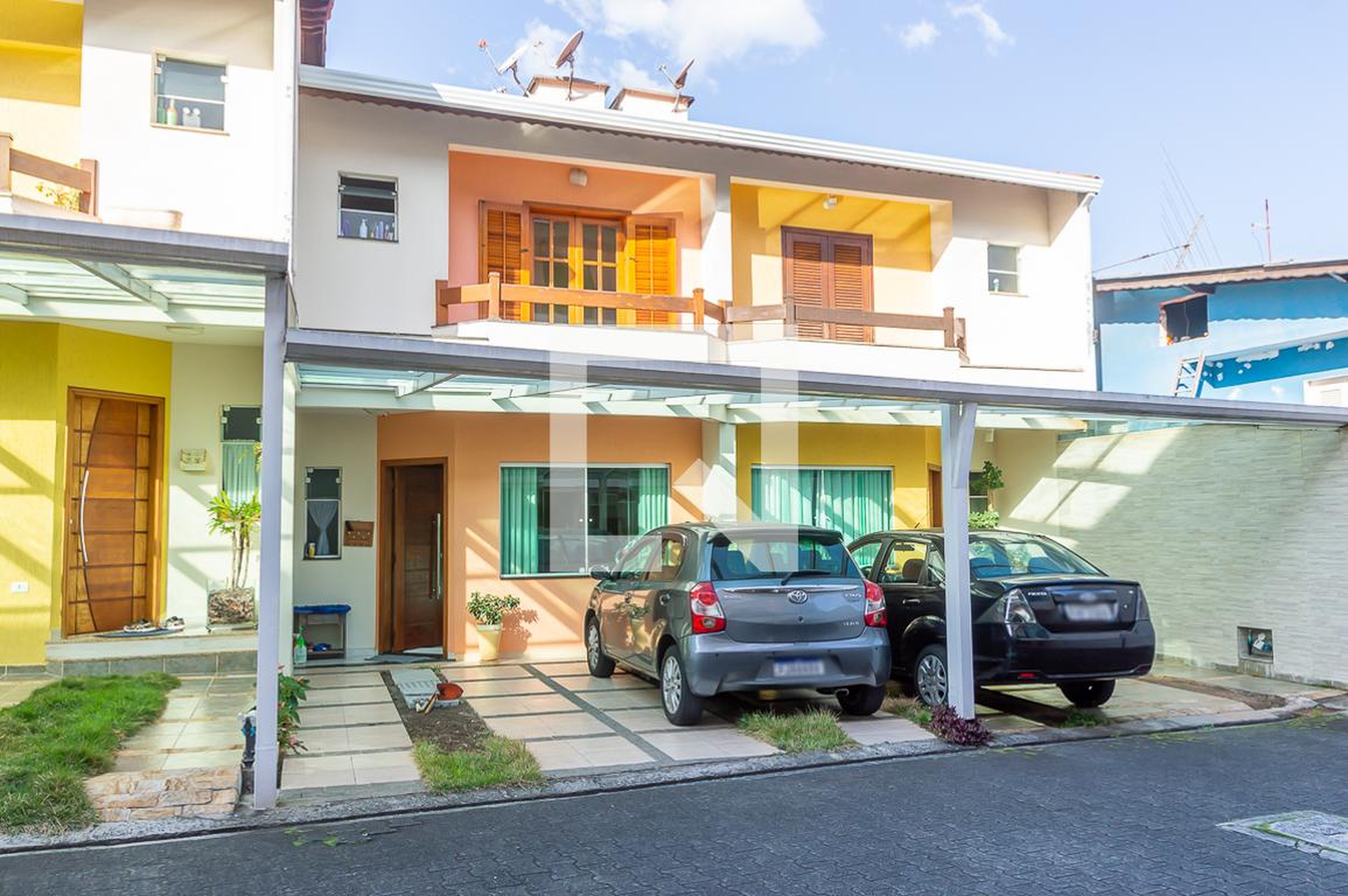 Fachada Condomínio em Rua Jaborandi, 89