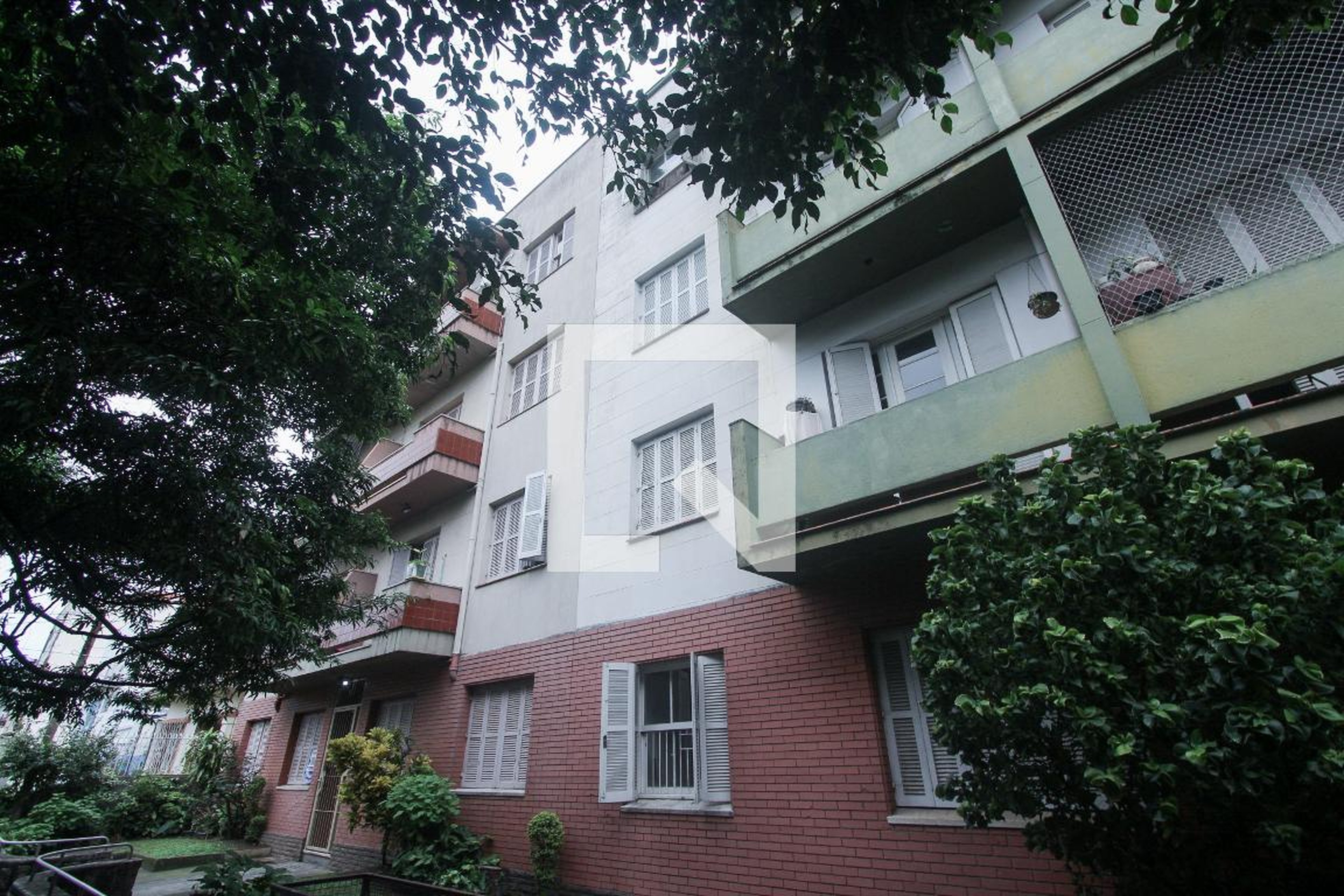 Fachada do Condomínio Edifício Roberto
