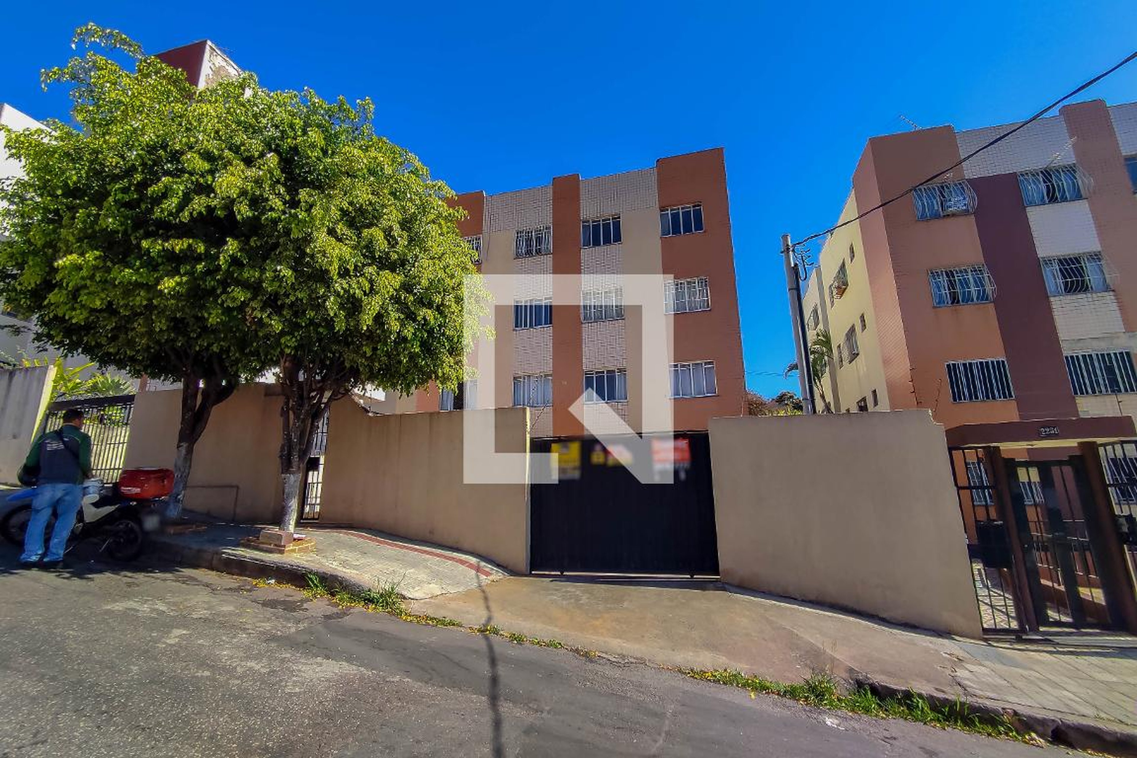 Fachada Condomínio em Rua Henrique Gorceix, 2237