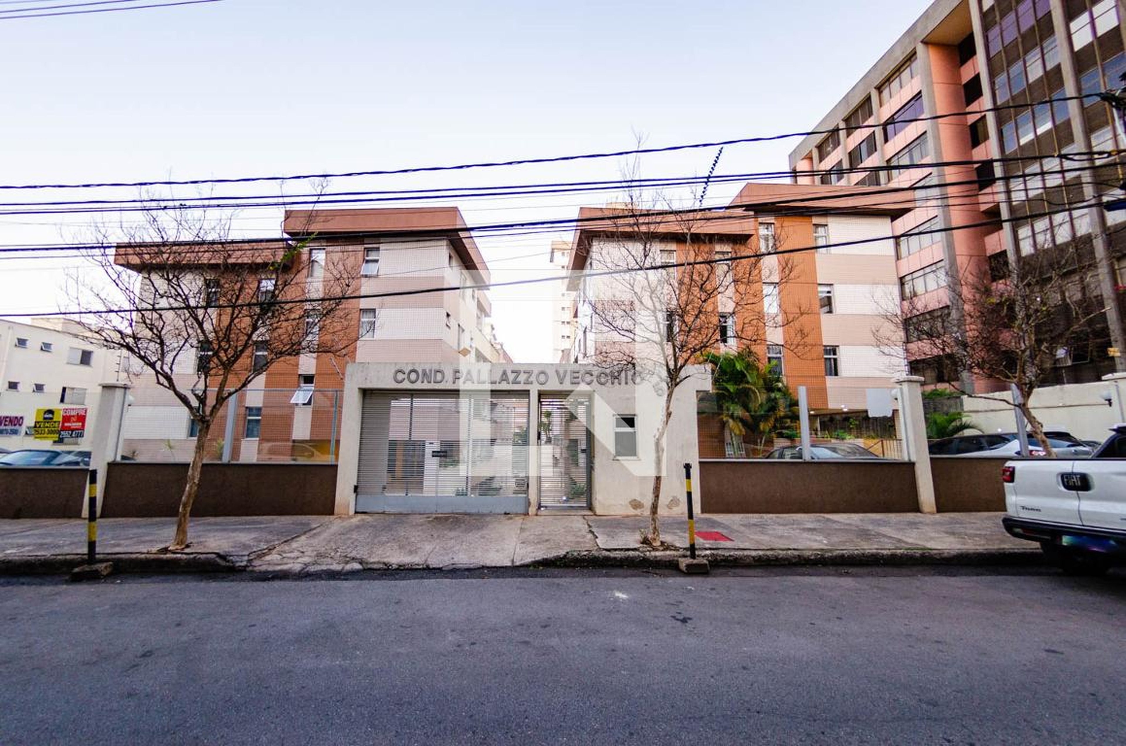 Fachada Condomínio em Rua Professora Bartira Mourão, 576