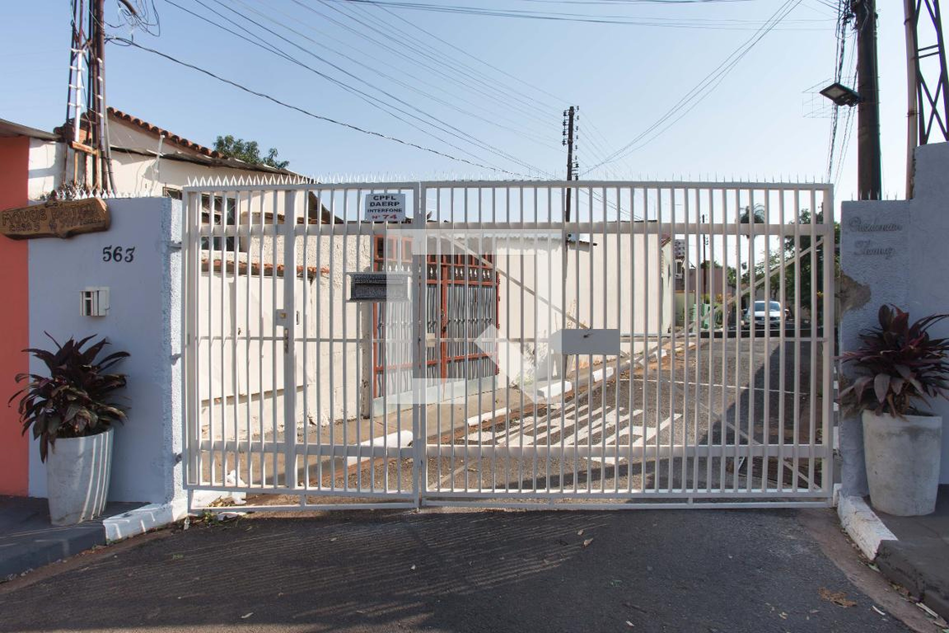 Fachada do condomínio Condomínio em Avenida Paranapanema, 168