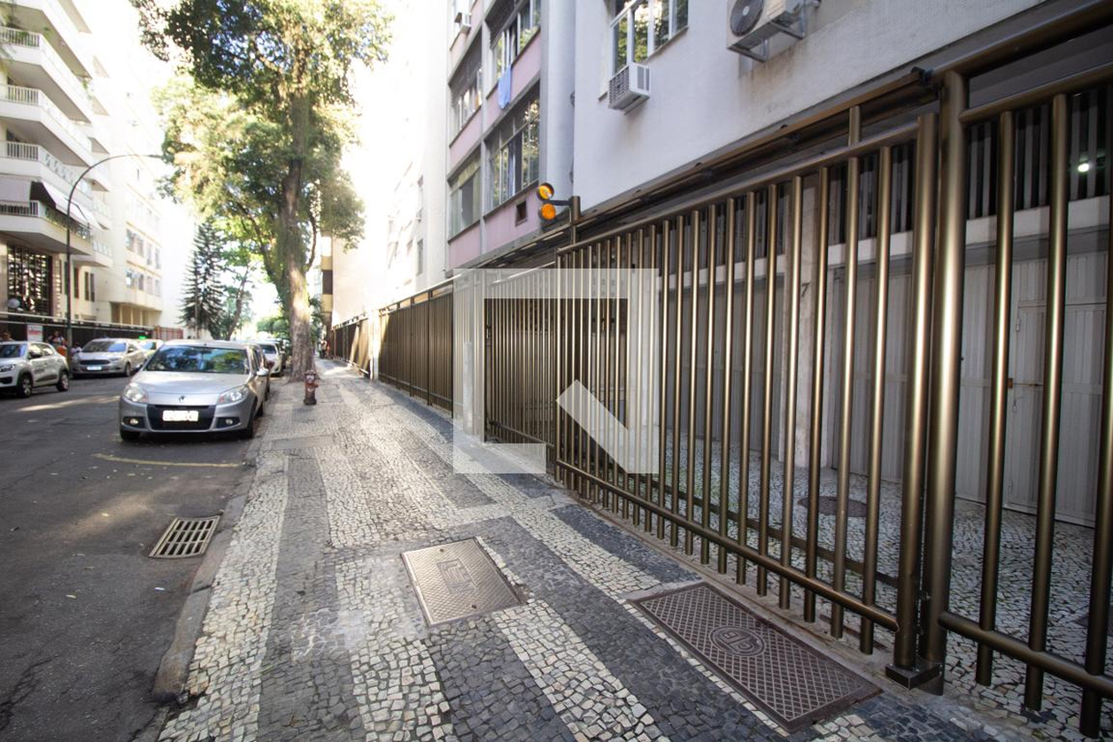 Fachada Condomínio em Rua Buarque de Macedo, 27