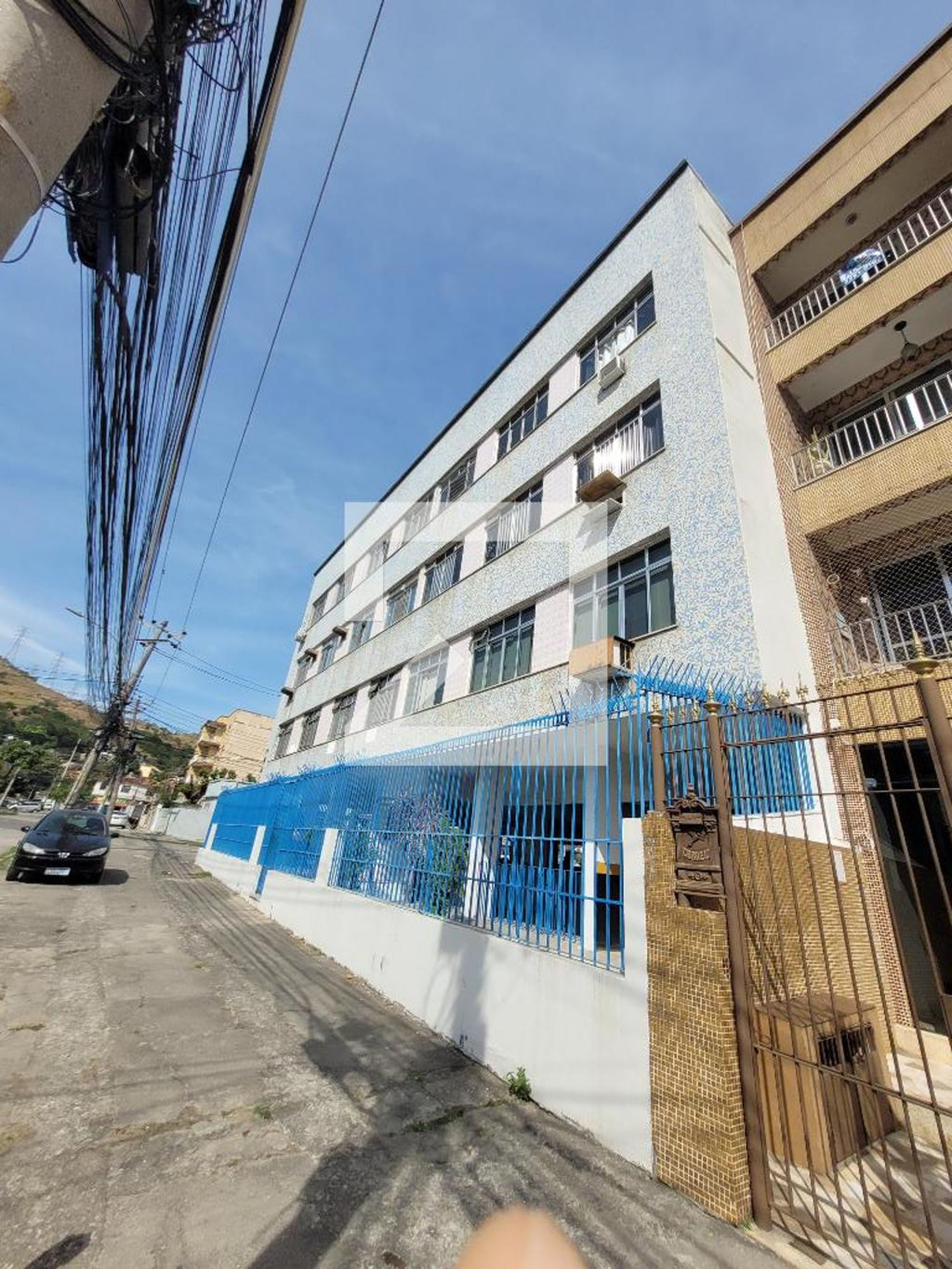 Fachada Condomínio em Rua Tomás Lopes, 77