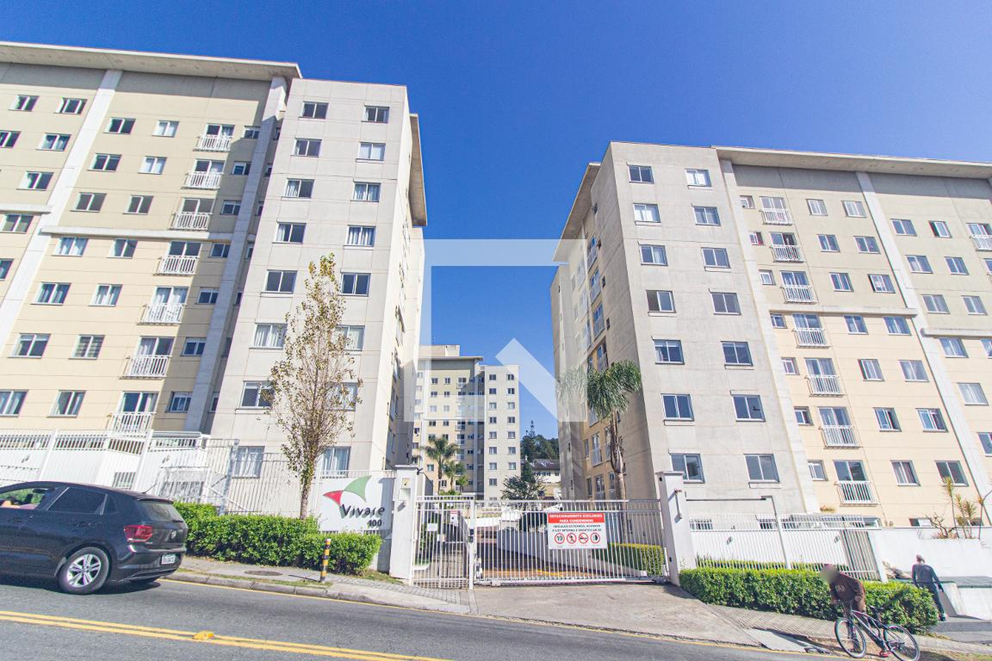 Fachada do Condomínio Condomínio Vivare