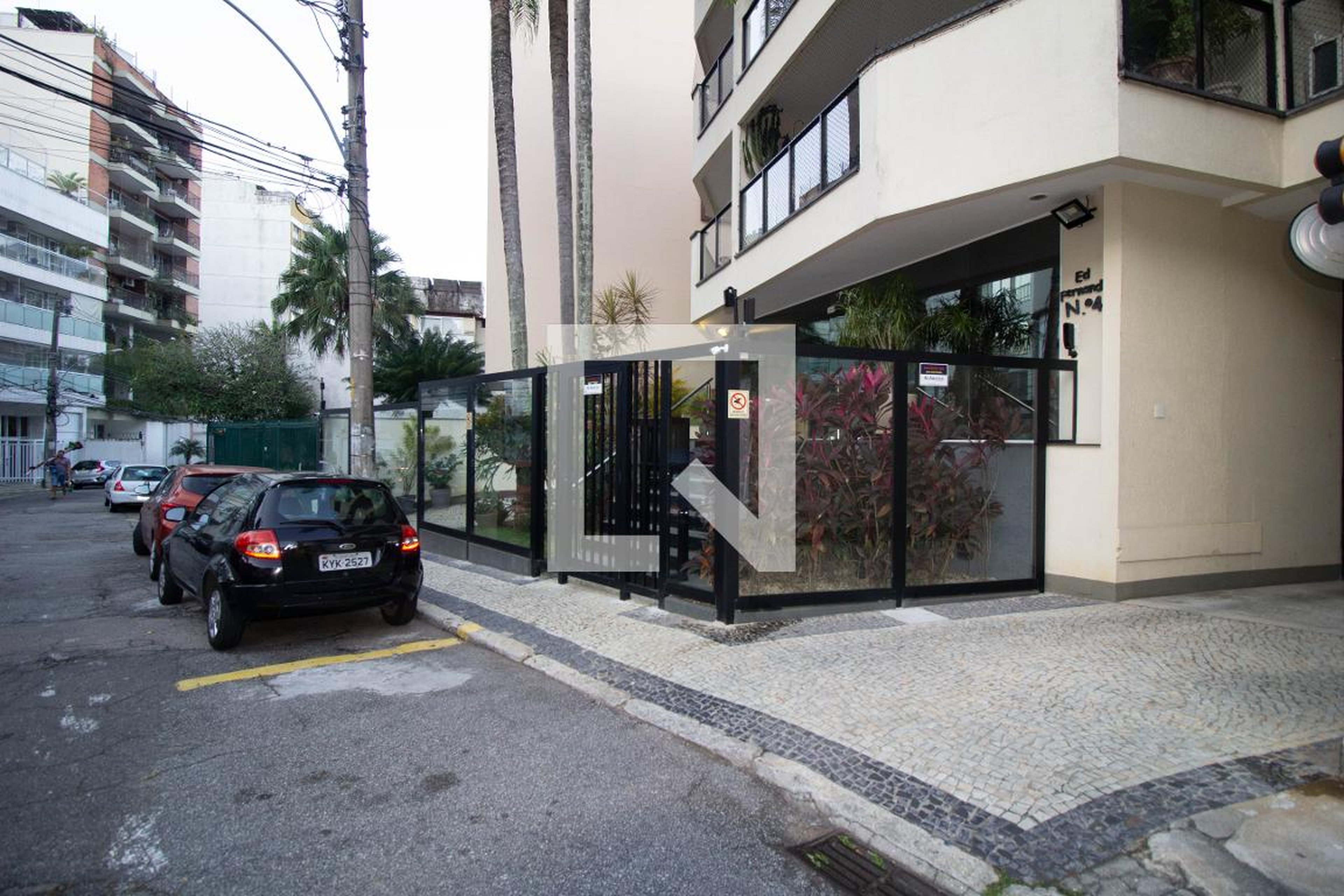 Fachada Condomínio em Rua Mario Pederneiras, 4