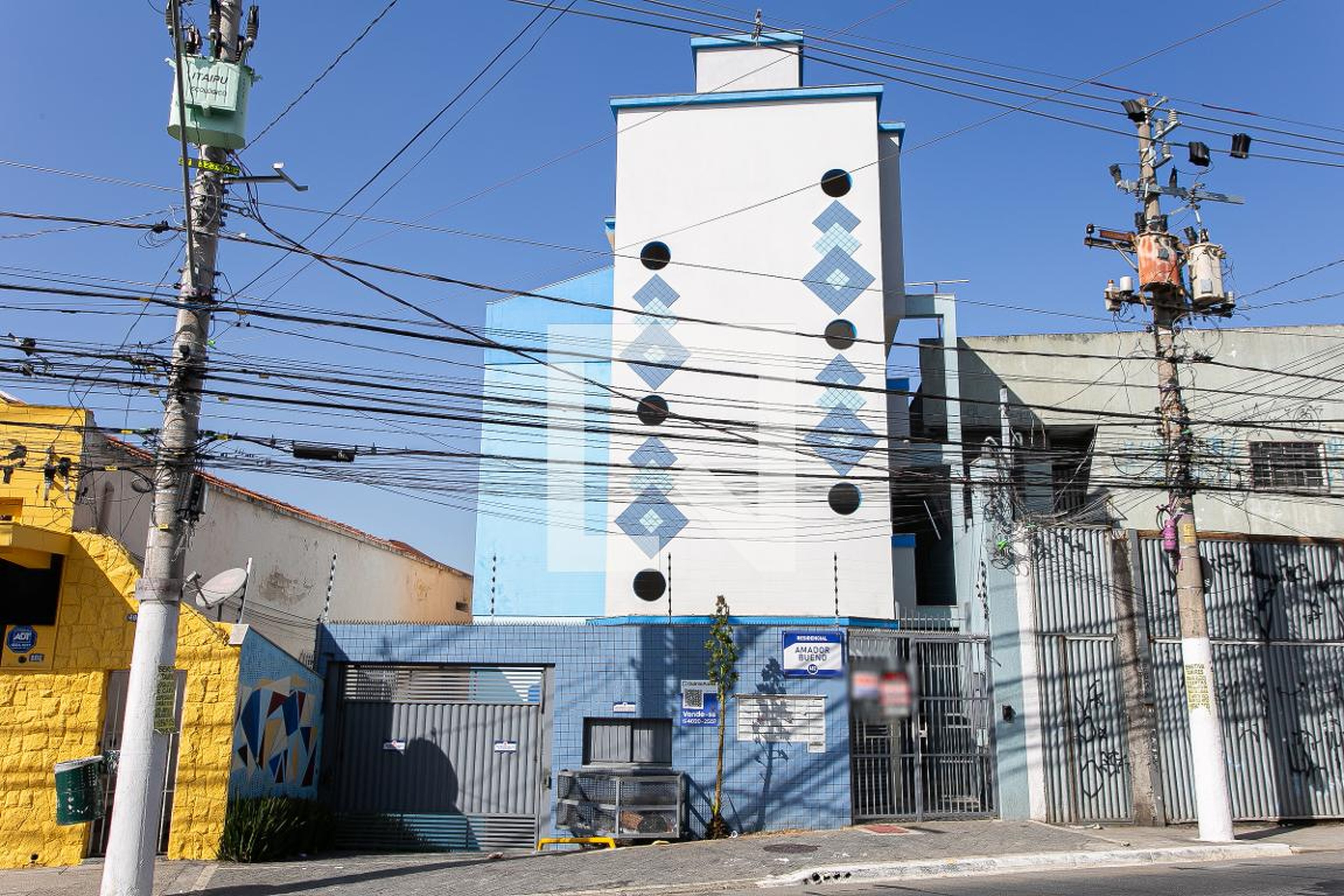 Fachada do Condomínio Residencial Amador Bueno