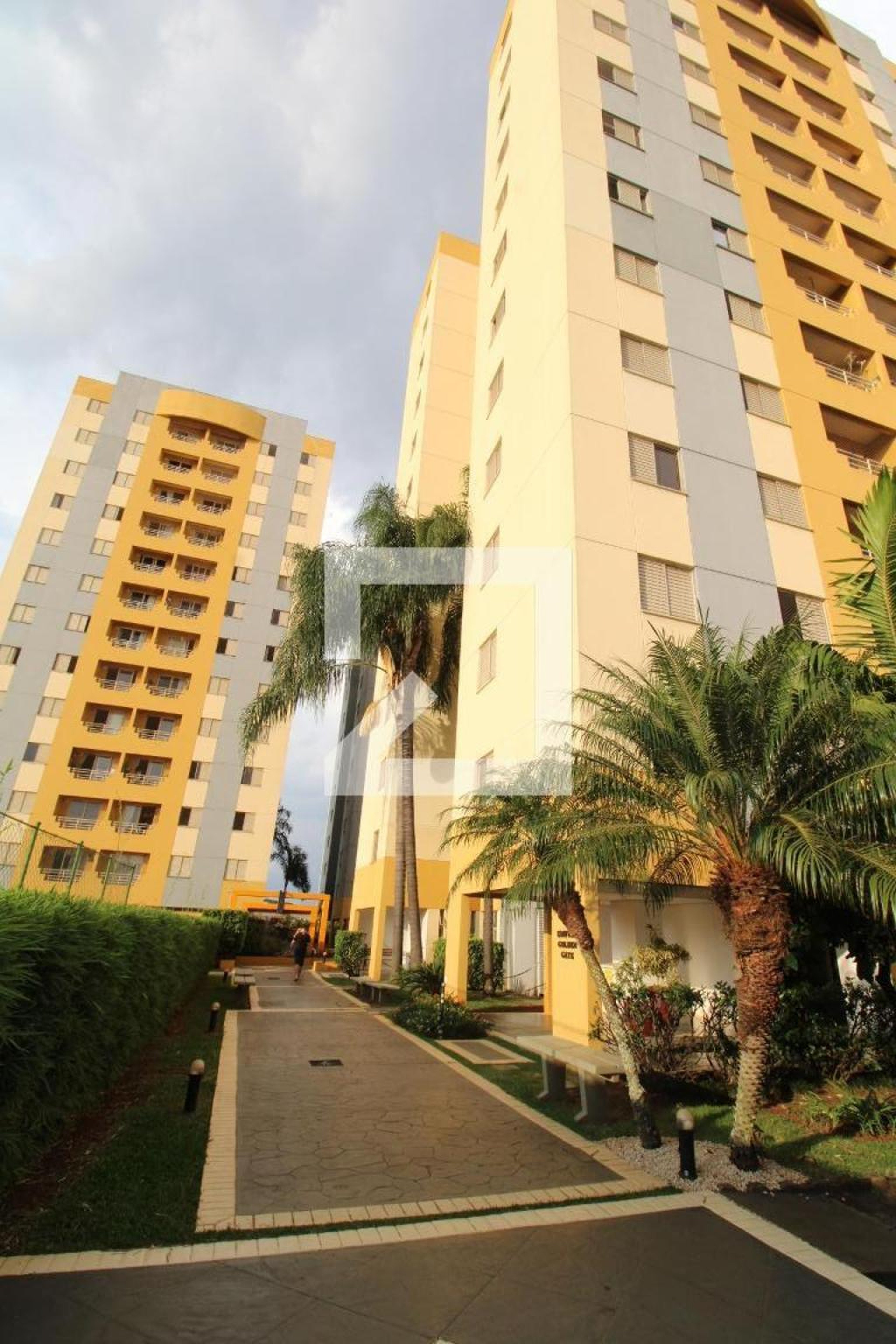 Fachada do Condomínio Condomínio San Francisco Gardens