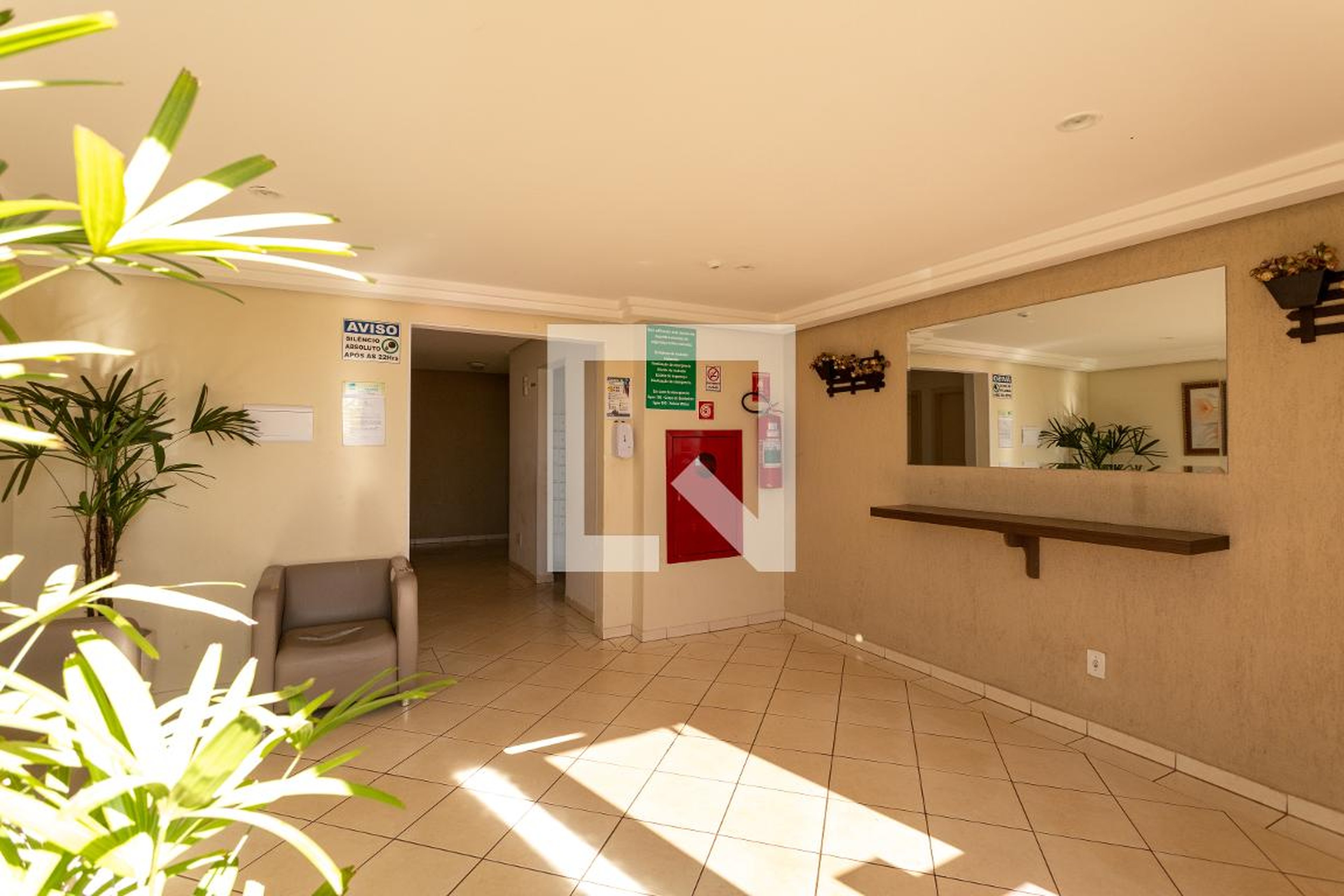 Hall social Condomínio em Rua F-4, 2