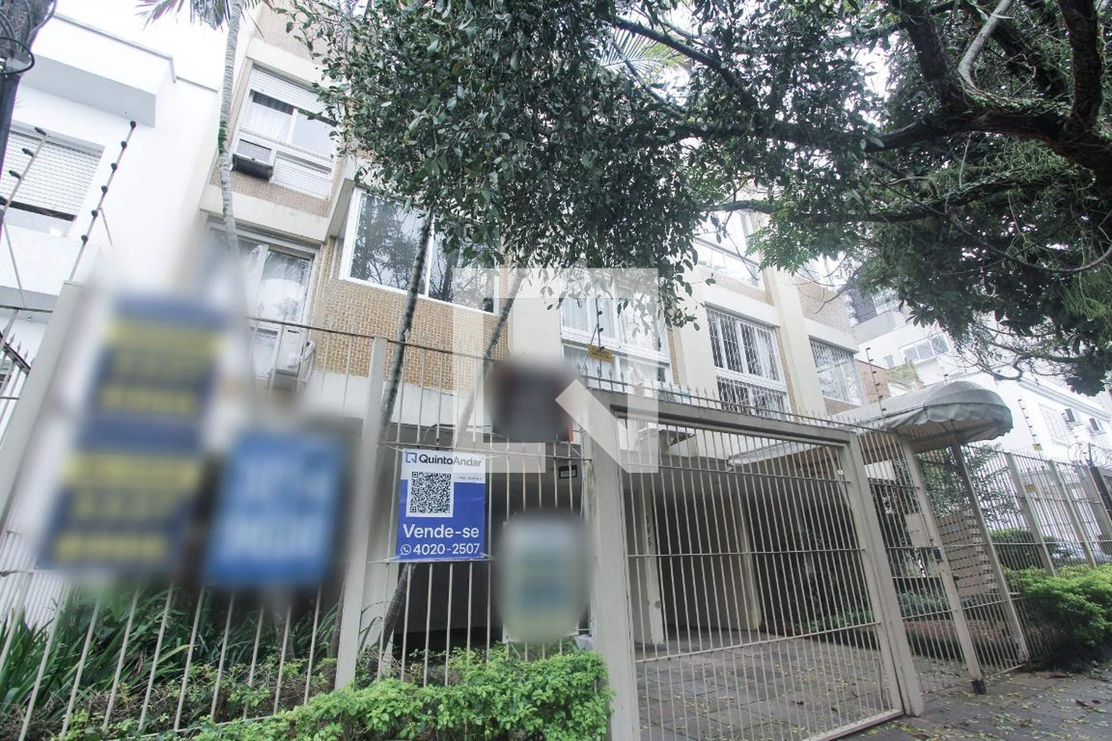 Fachada do Condomínio Edifício Castel Chambert