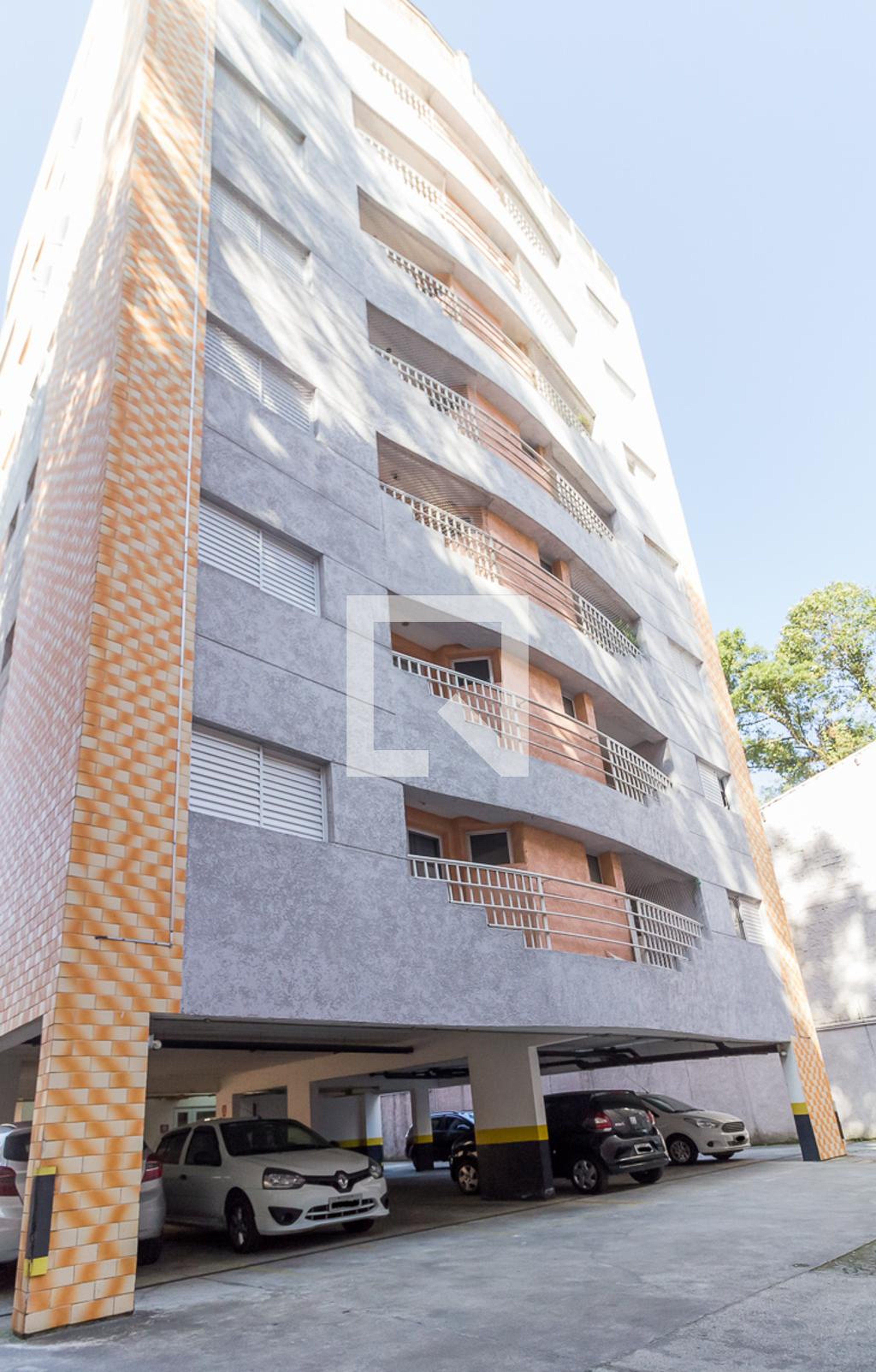 Fachada Condomínio em Rua Dário Carneiro, 180