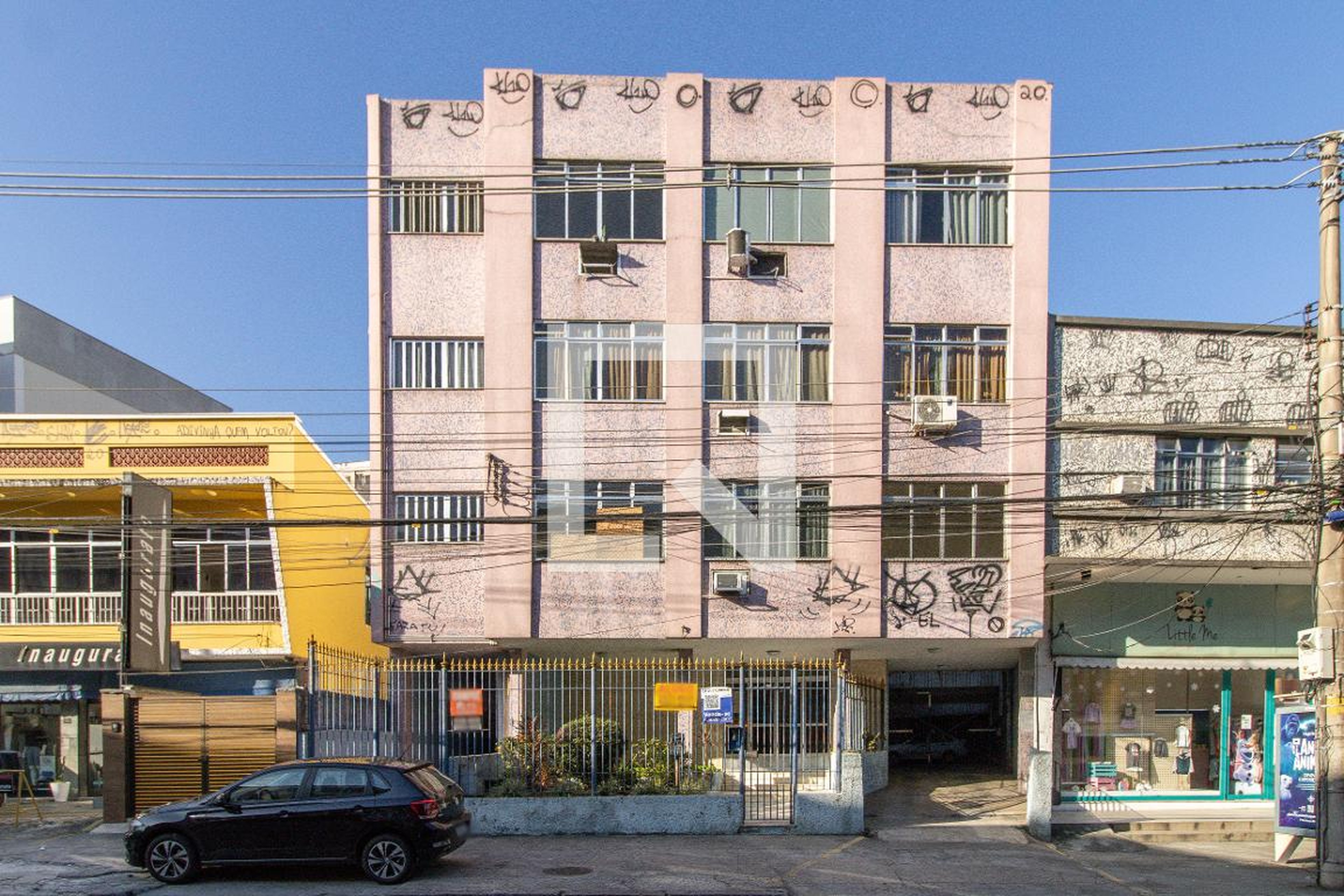 Fachada Condomínio em Rua Cambaúba, 1301