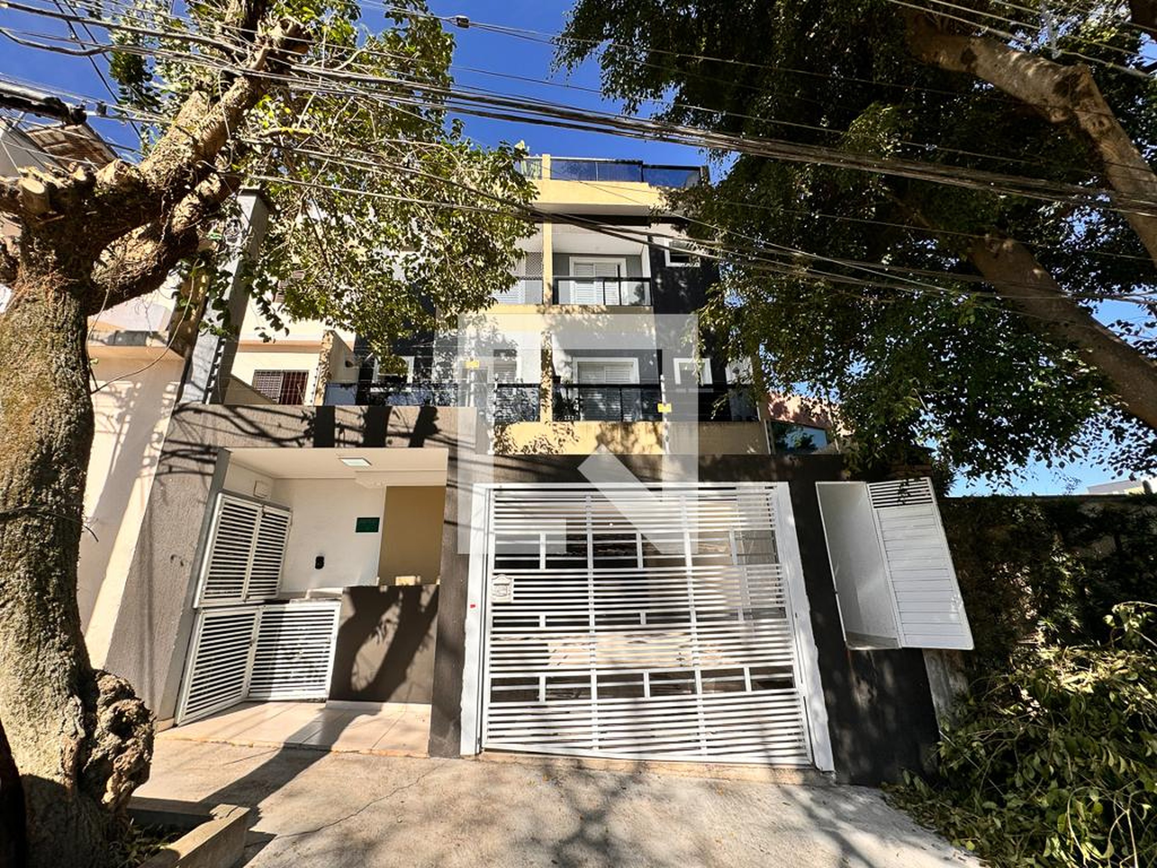 Fachada Condomínio em Rua Luís Silva, 409