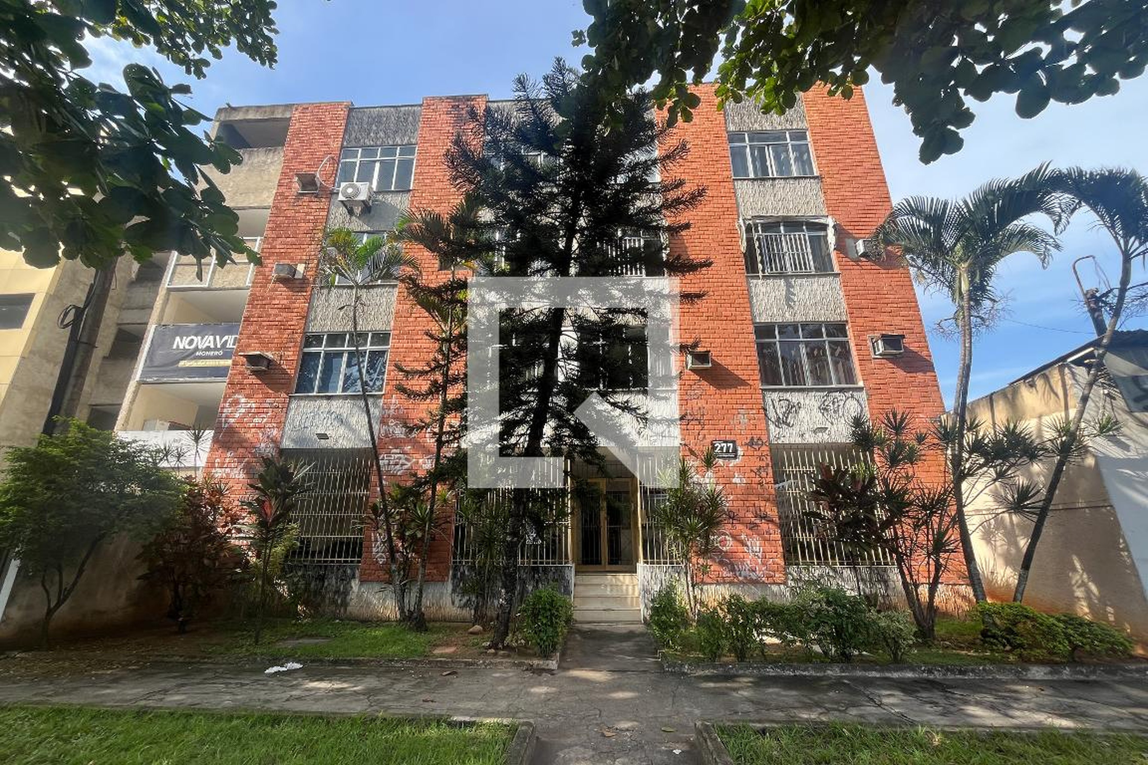 Fachada Condomínio em Estrada Governador Chagas Freitas, 277