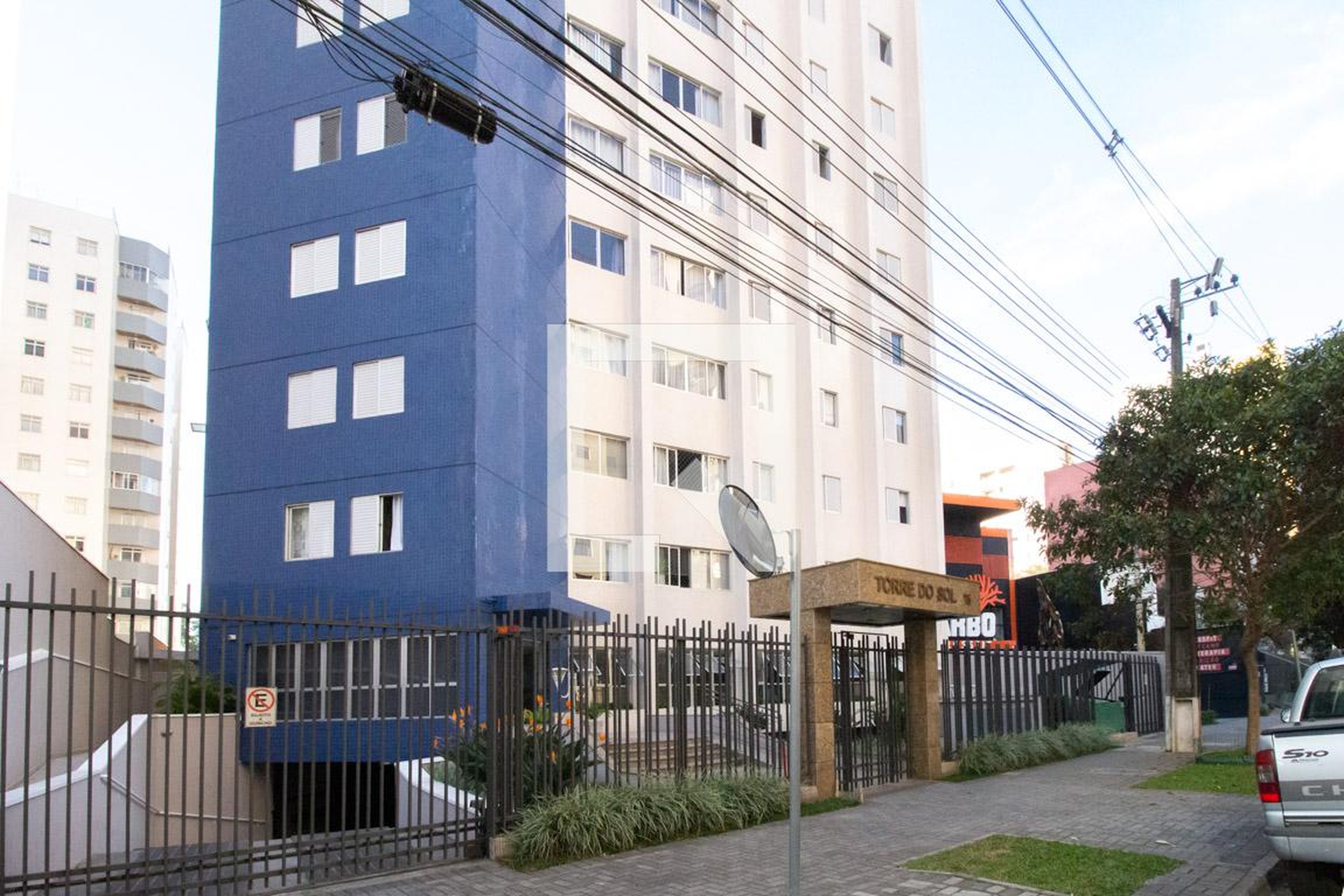 Fachada do Condomínio Edifício Torre do Sol