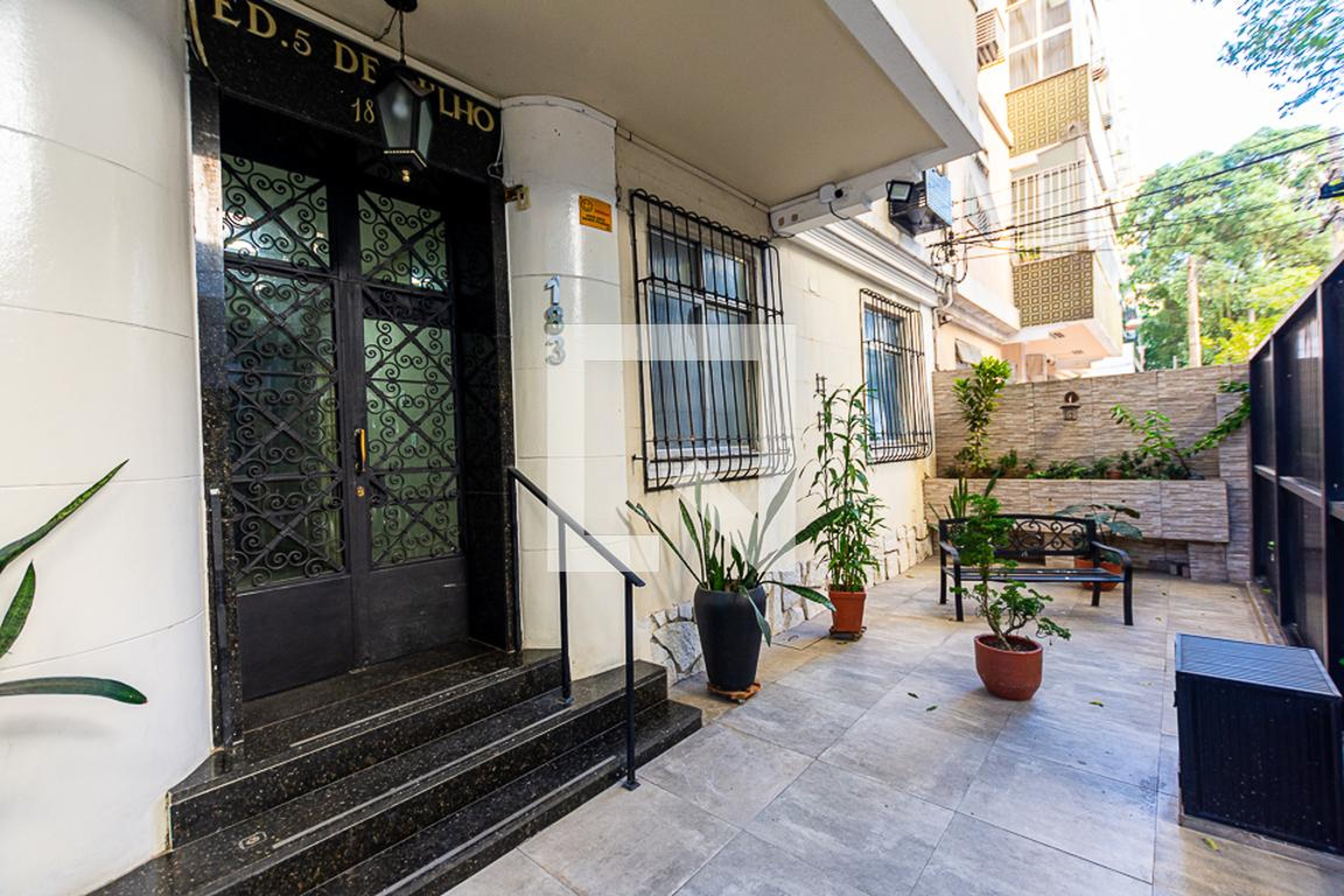 Entrada Edifício 5 de Julho