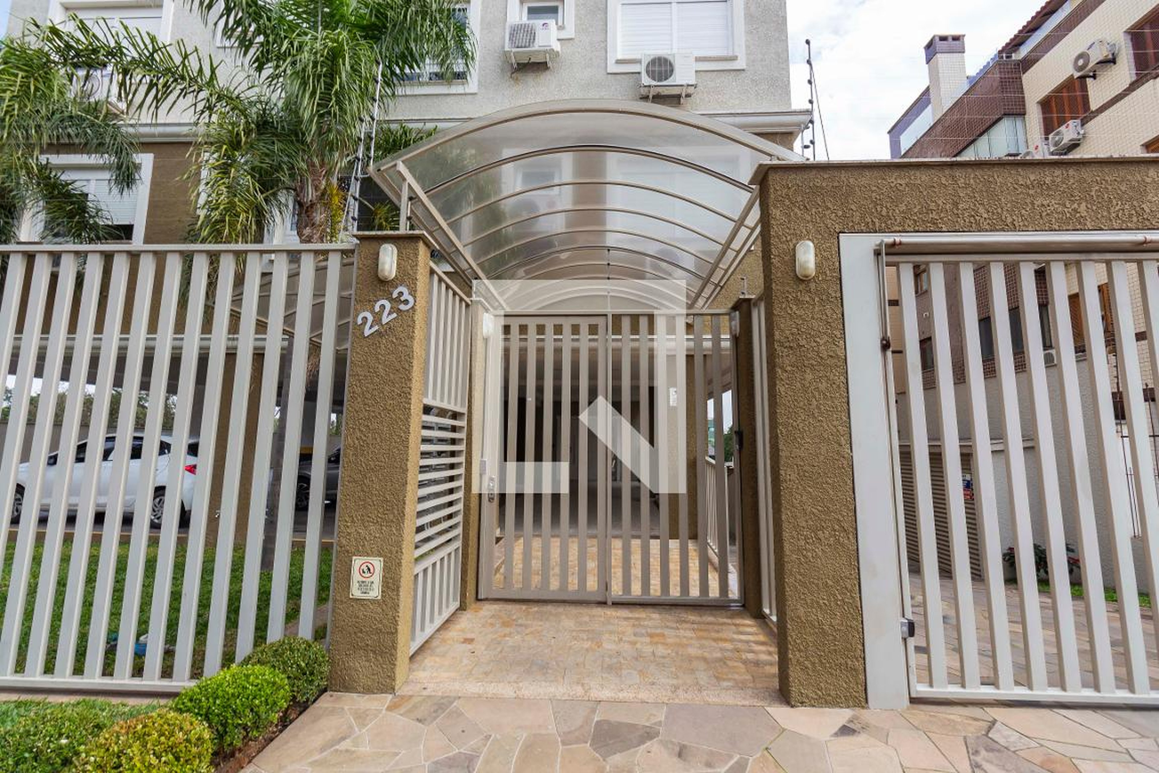 Fachada do Condomínio Condomínio em Rua Jalmar Azambuja Diniz, 223