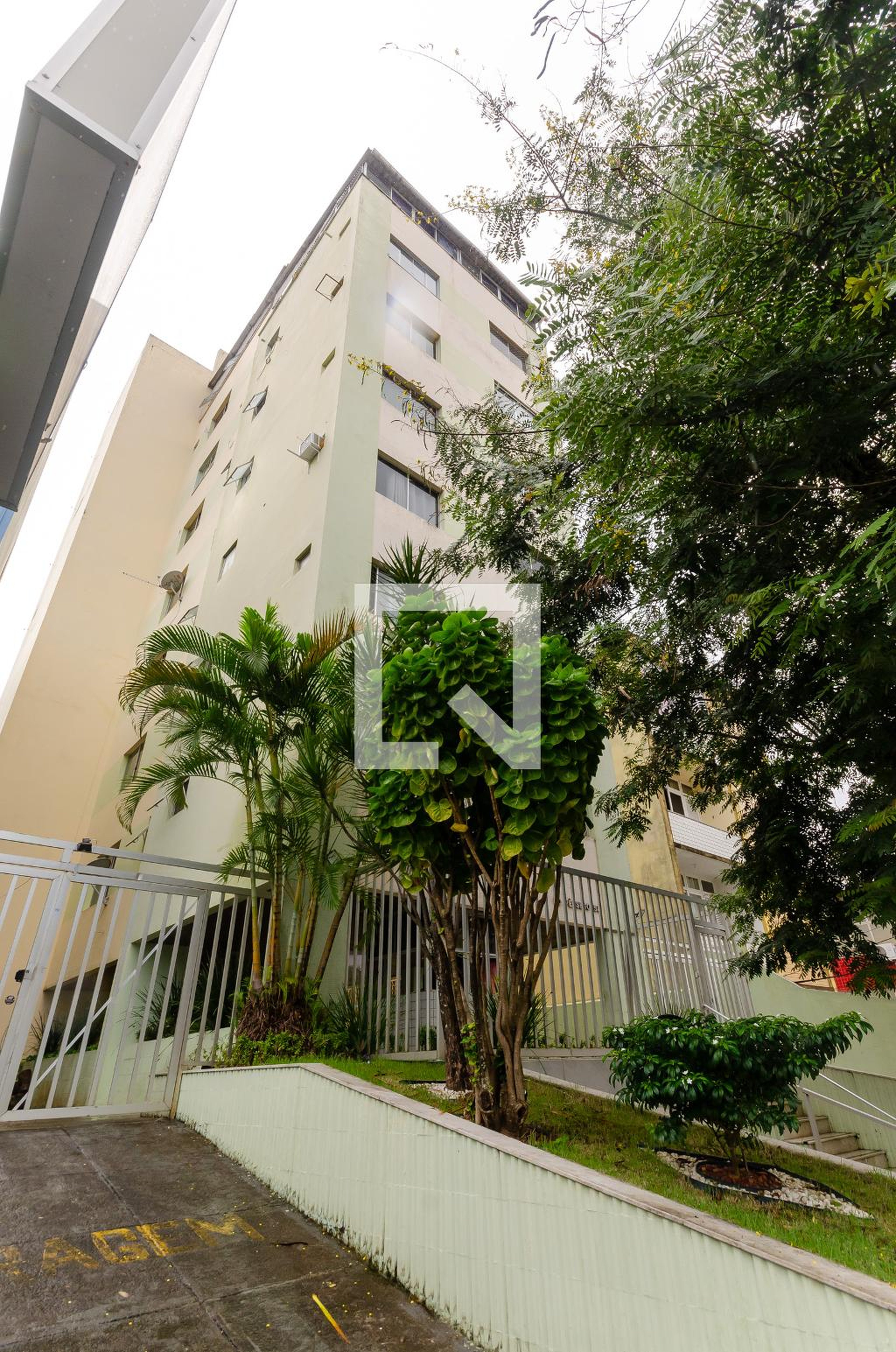 Fachada do Prédio Condomínio Ed. Pêssego