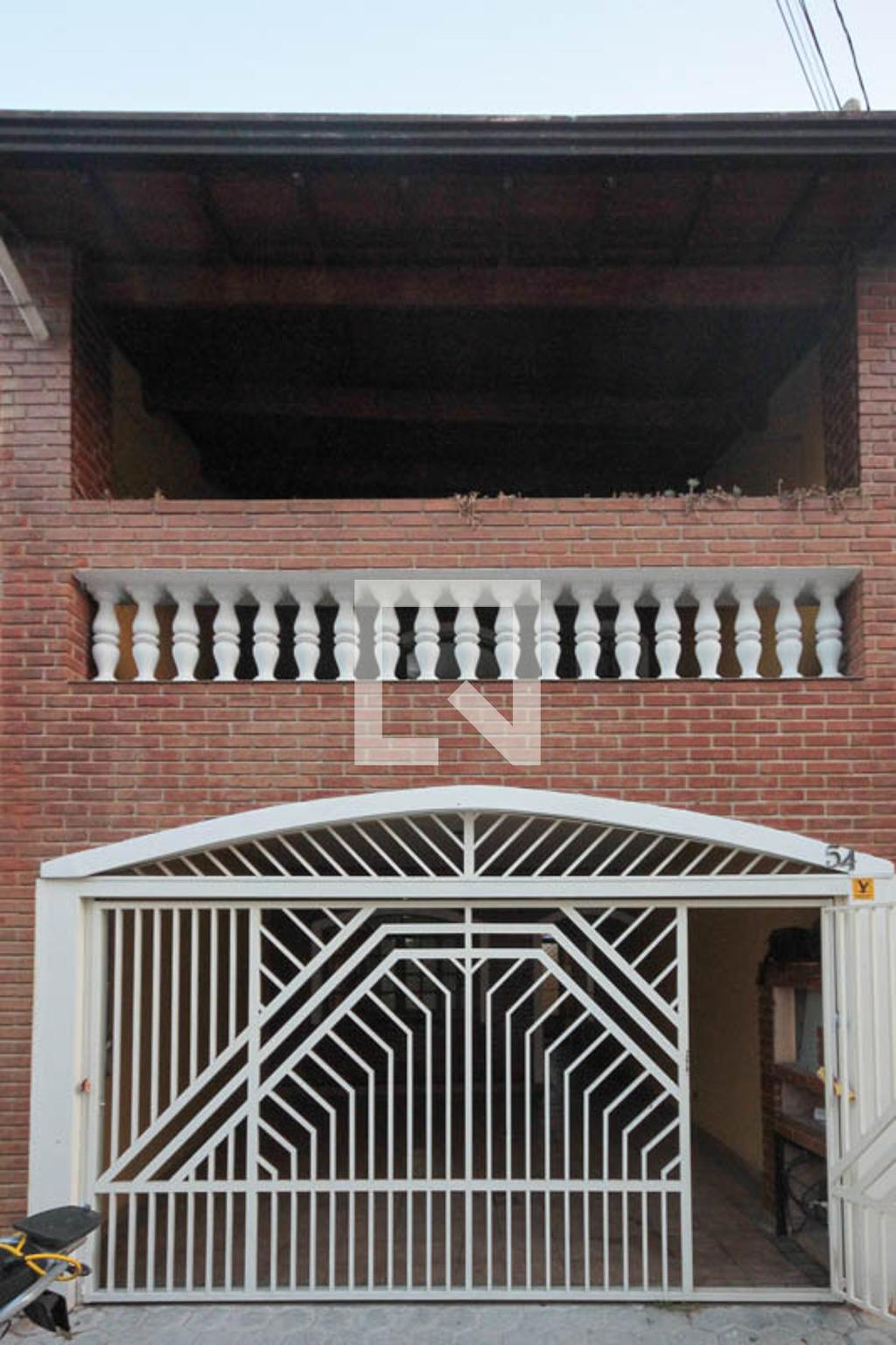 Fachada Condomínio em Rua Roda Pião, 54